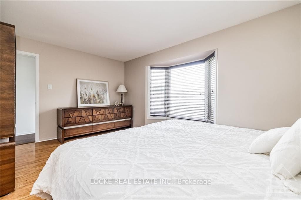 1005 BROKEN OAK Drive photo 19