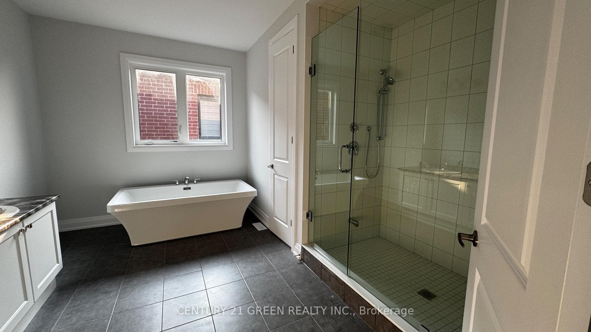 1483 Upper Thames Drive photo 27