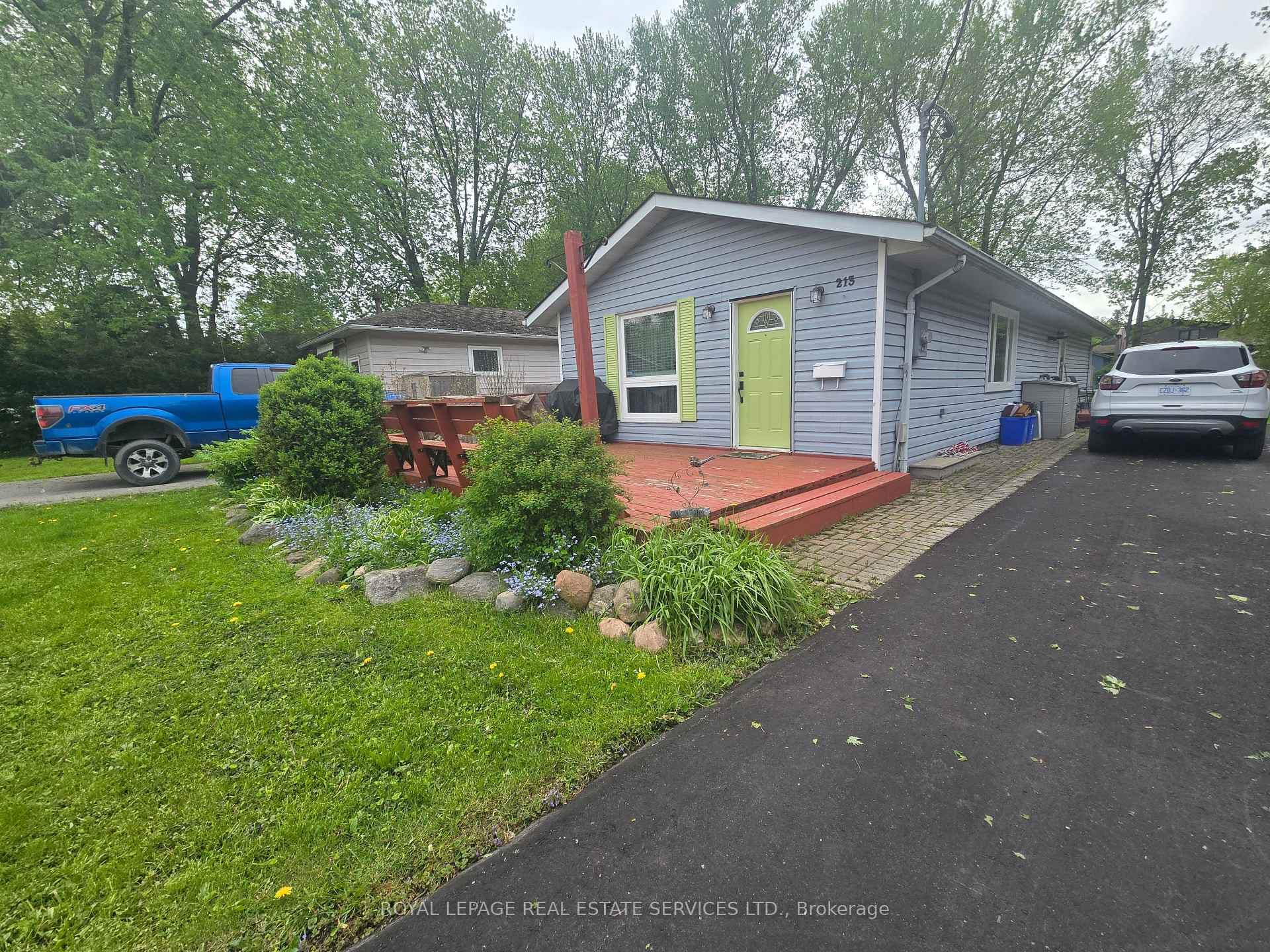 213 Bayview Avenue photo 2