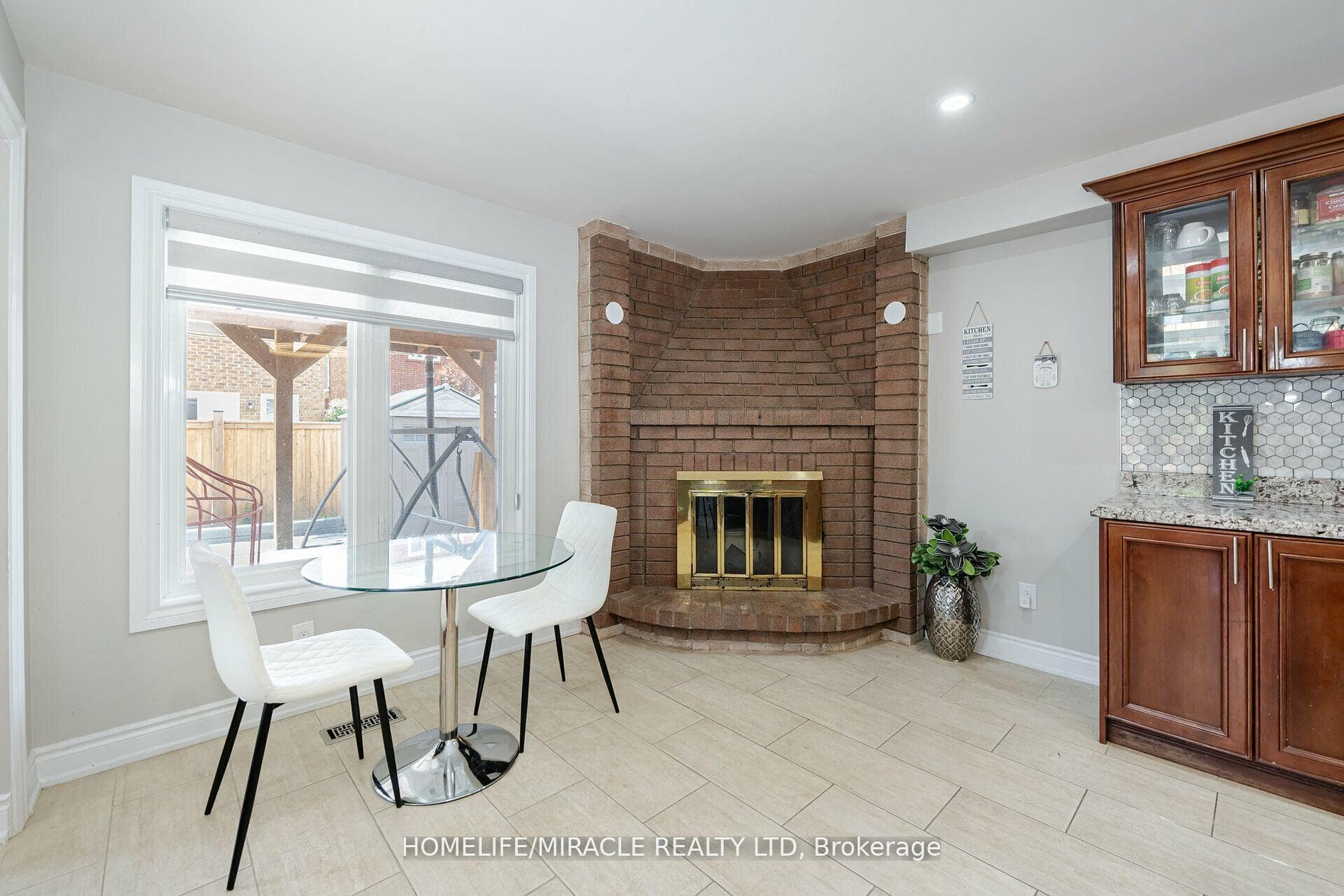 2 Lady Bower Crescent photo 16