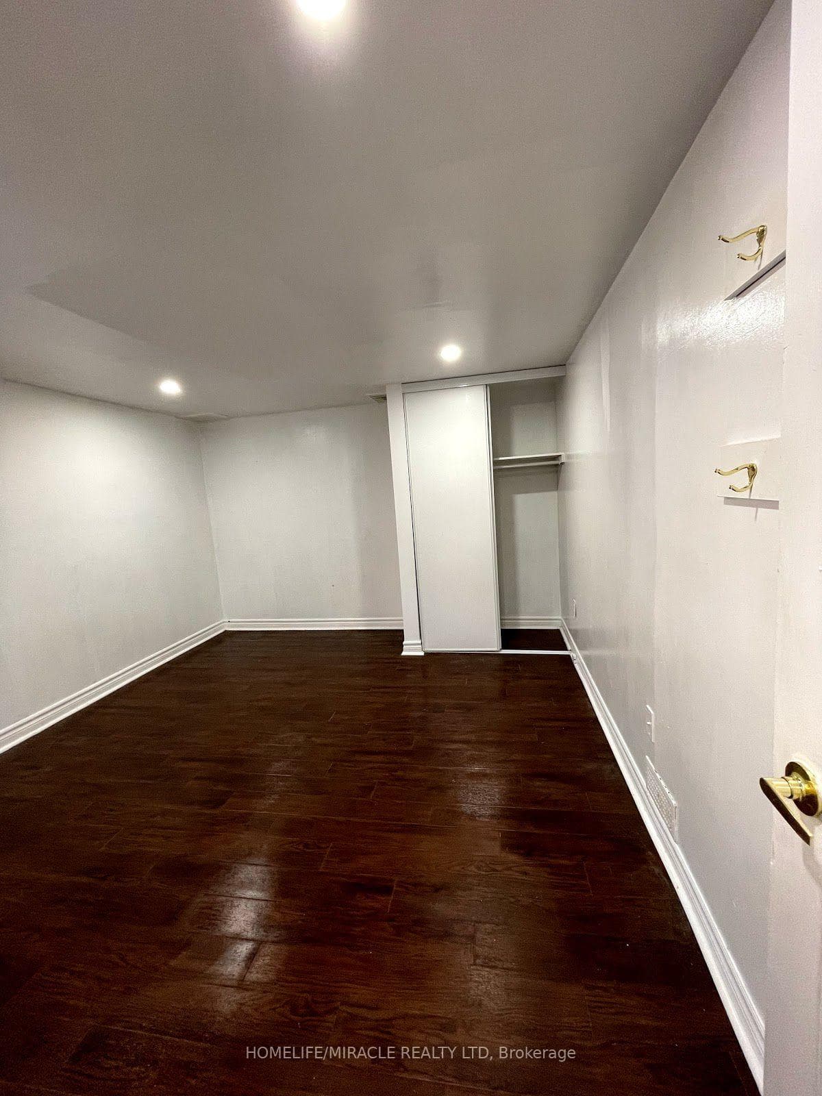 367 Wolfe Street photo 9