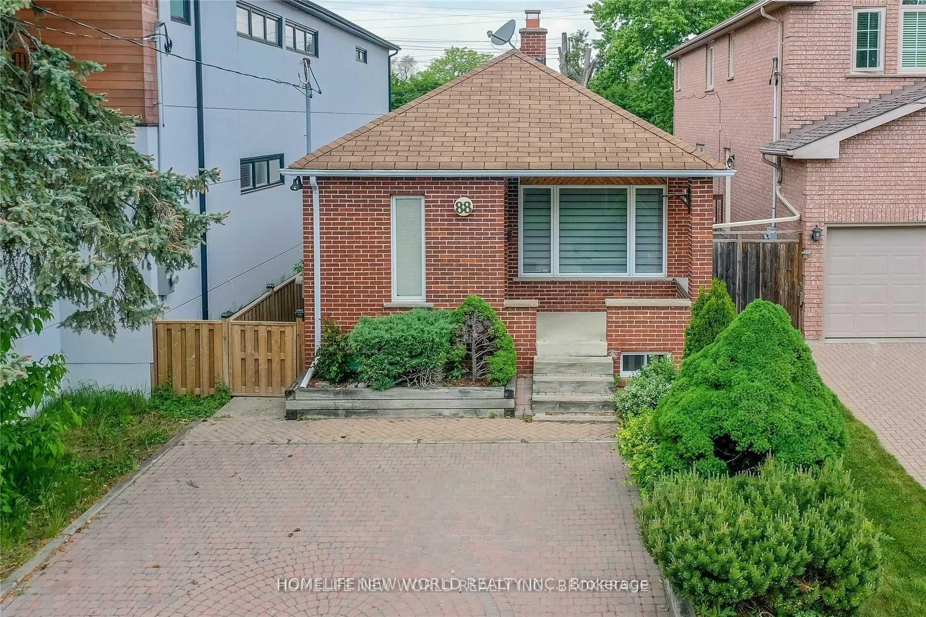 88 Pemberton Avenue photo 1