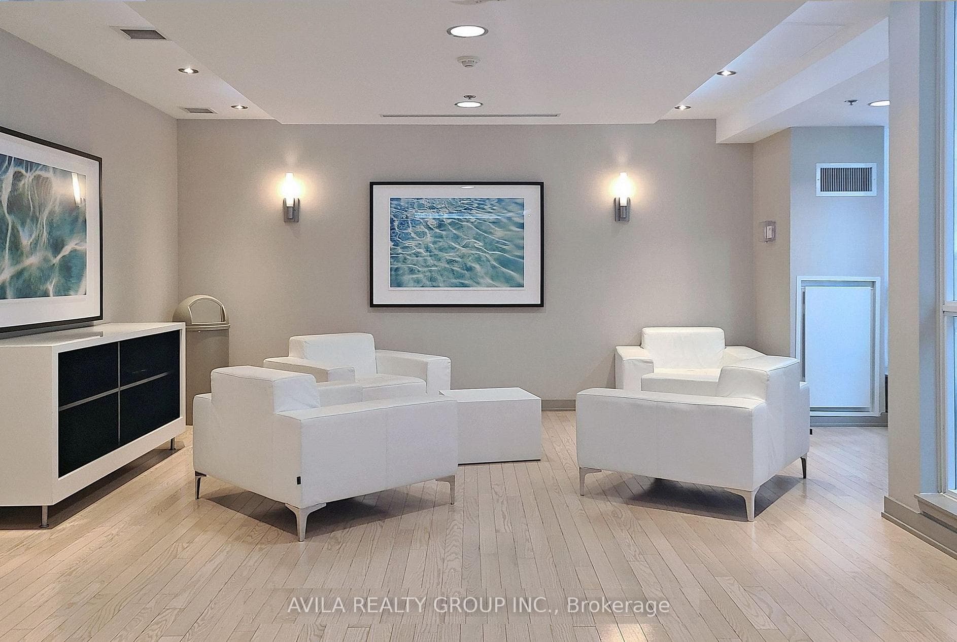 126 Simcoe Street Unit 301 photo 25