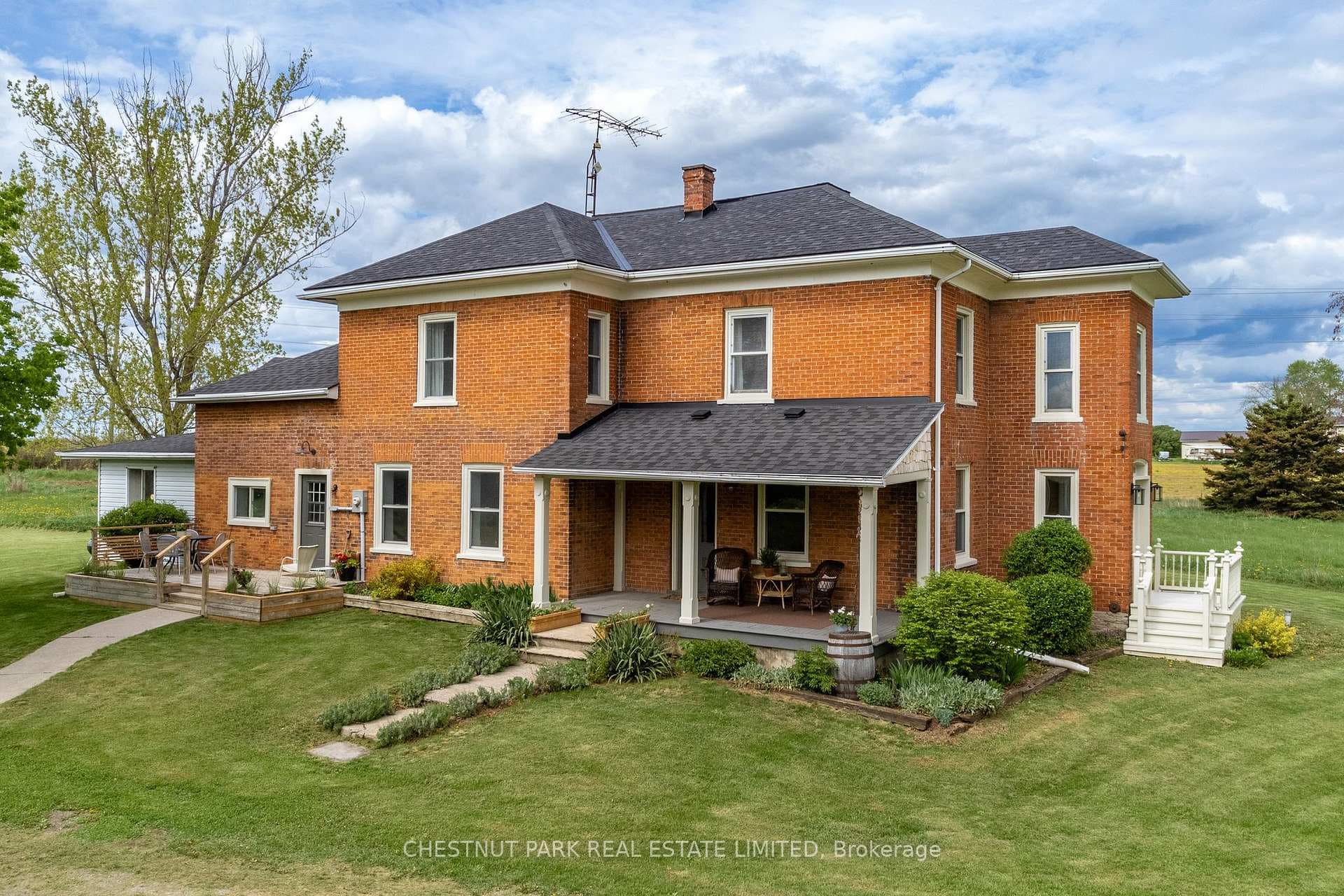 167 Davis Road photo 2