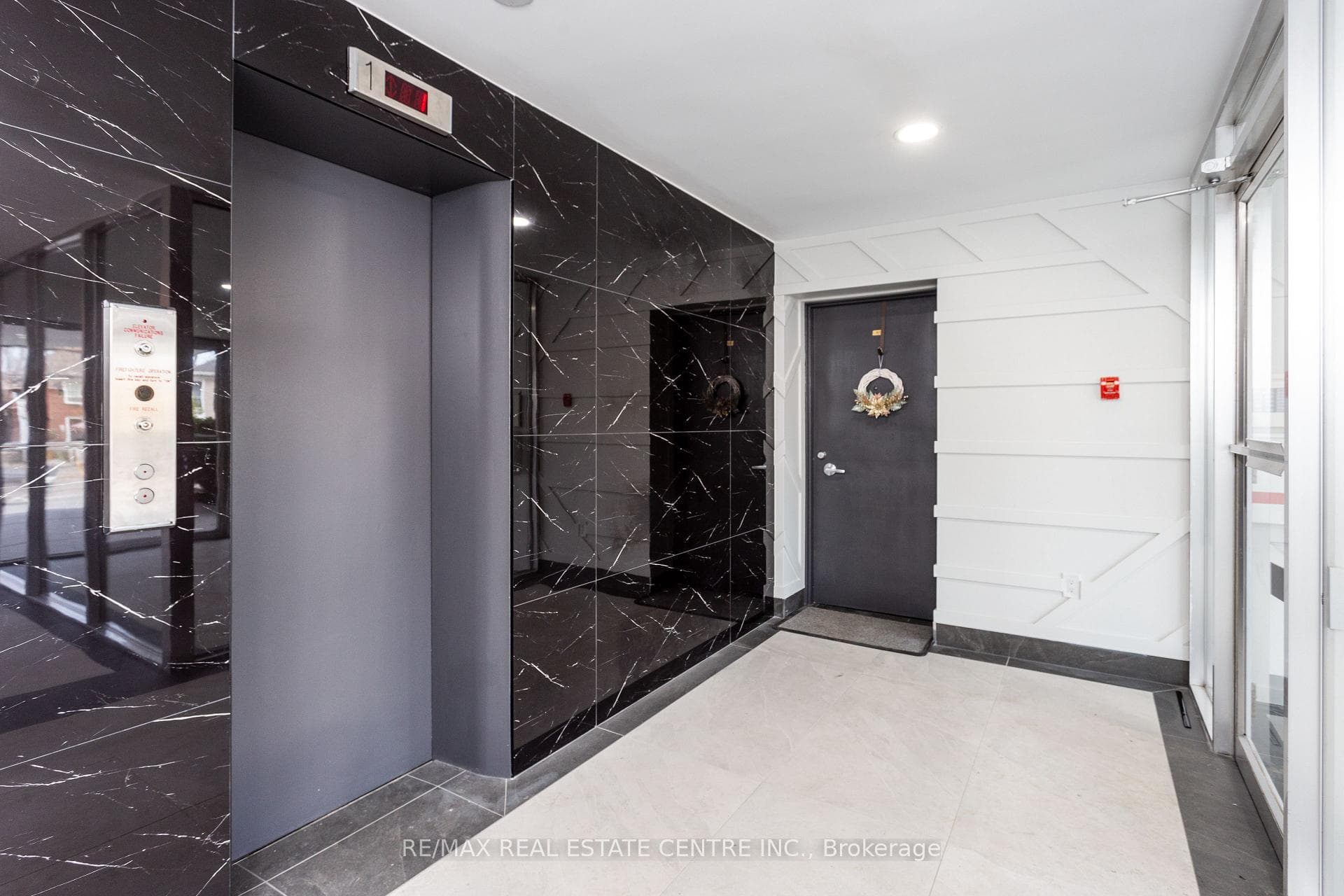 371 Lakeshore Road Unit 504 photo 1