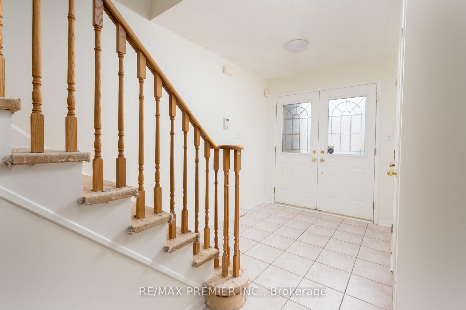 8 Banington Crescent photo 2