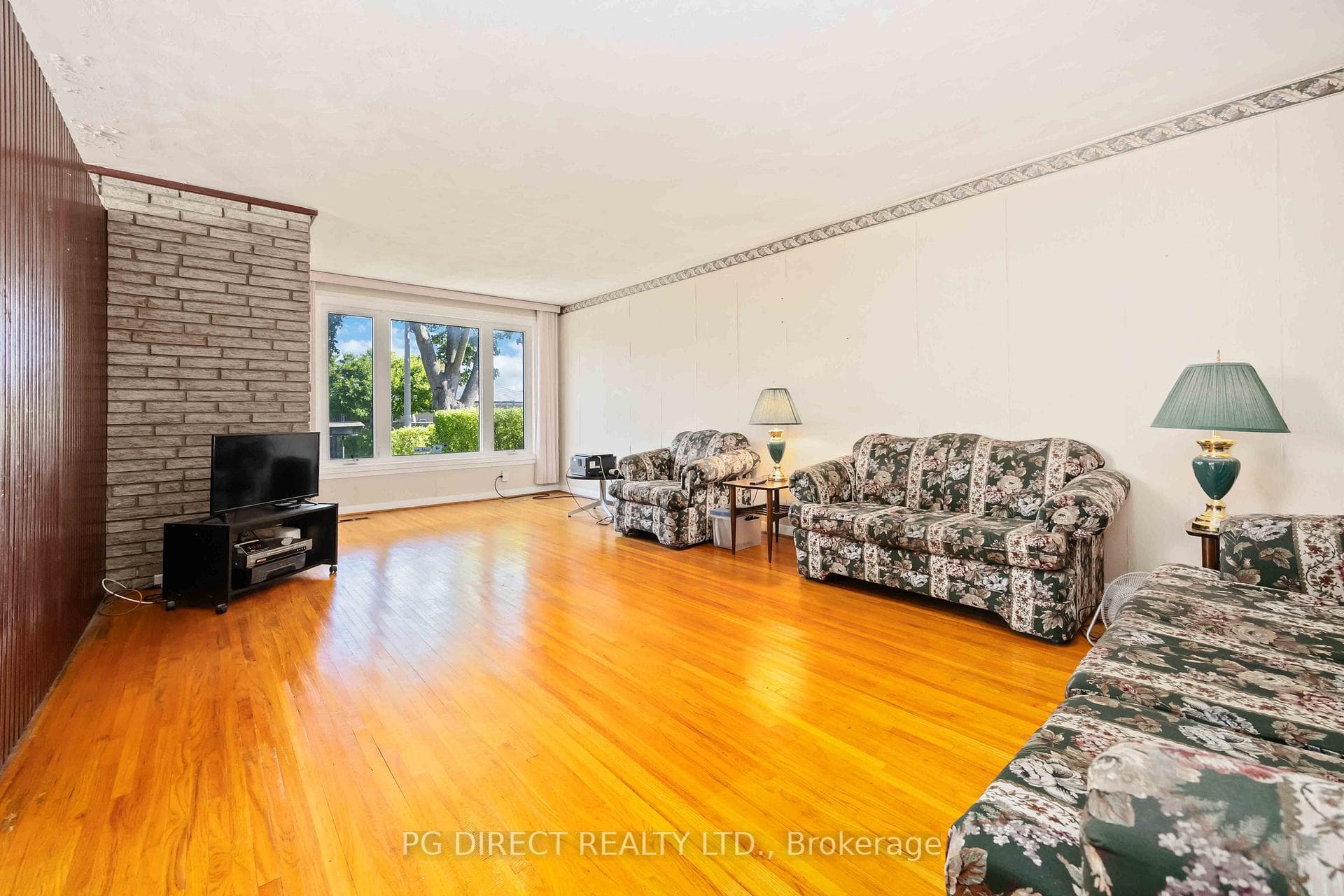 123 Tulloch Drive photo 4