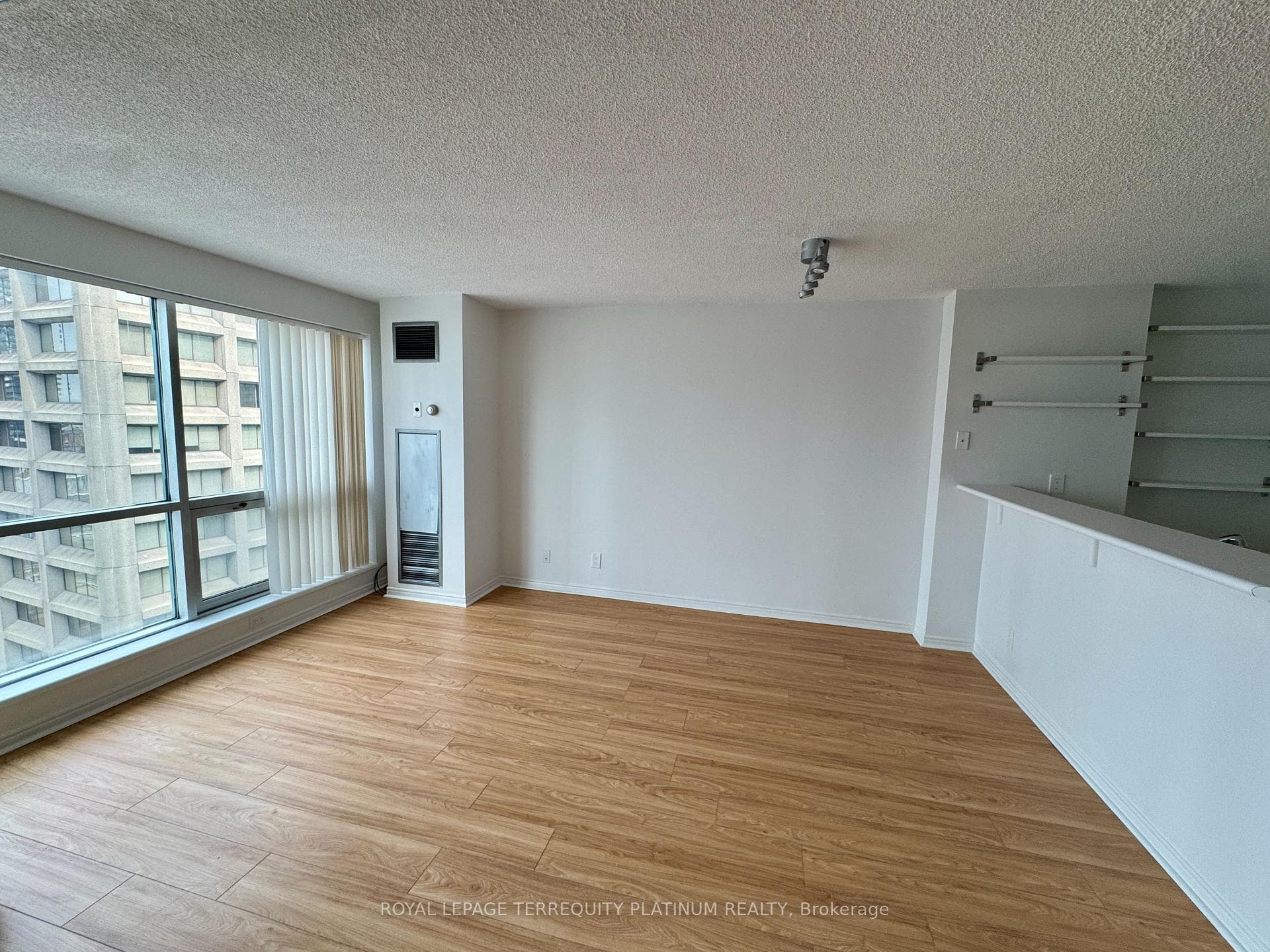 10 Yonge Street Unit 2409 photo 4