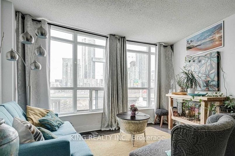 550 Queens Quay Unit 711 photo 6