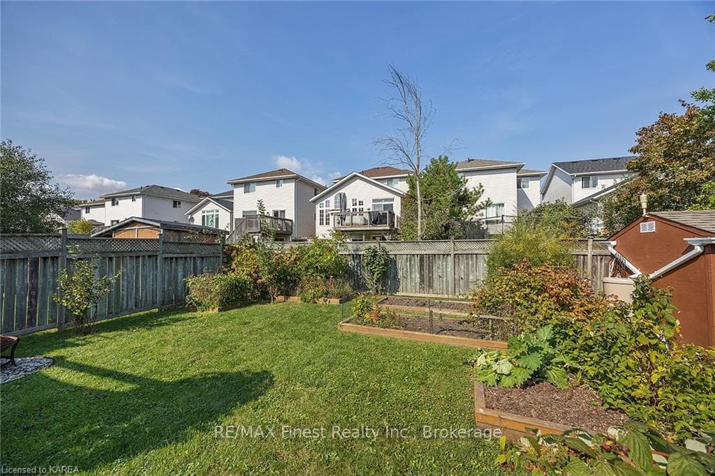 476 FIELDSTONE Drive photo 48