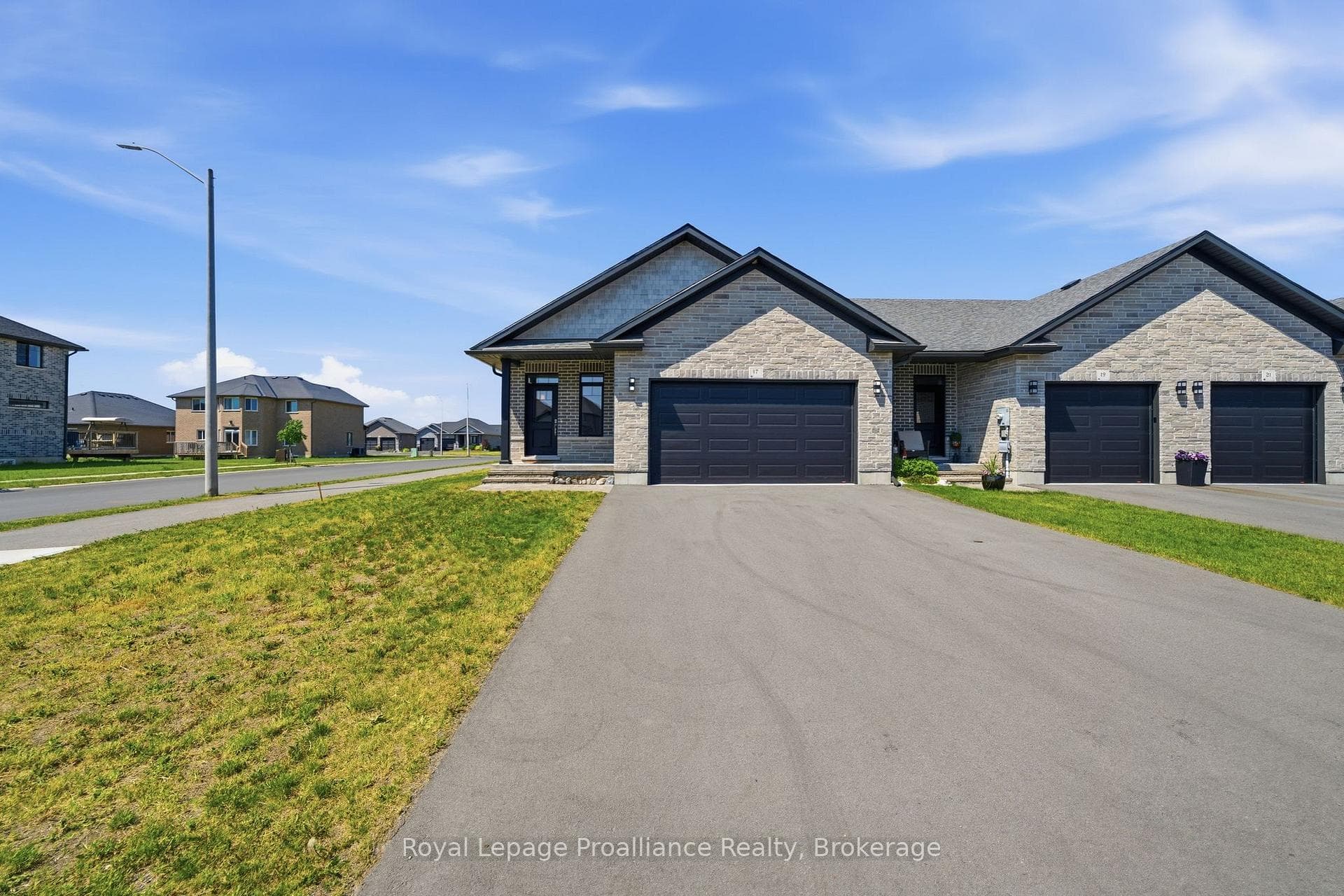 17 RAYCROFT Drive photo 3