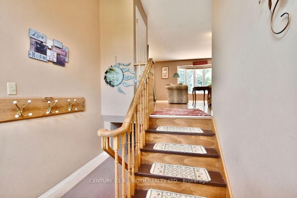 9 ASHTON Street photo 5