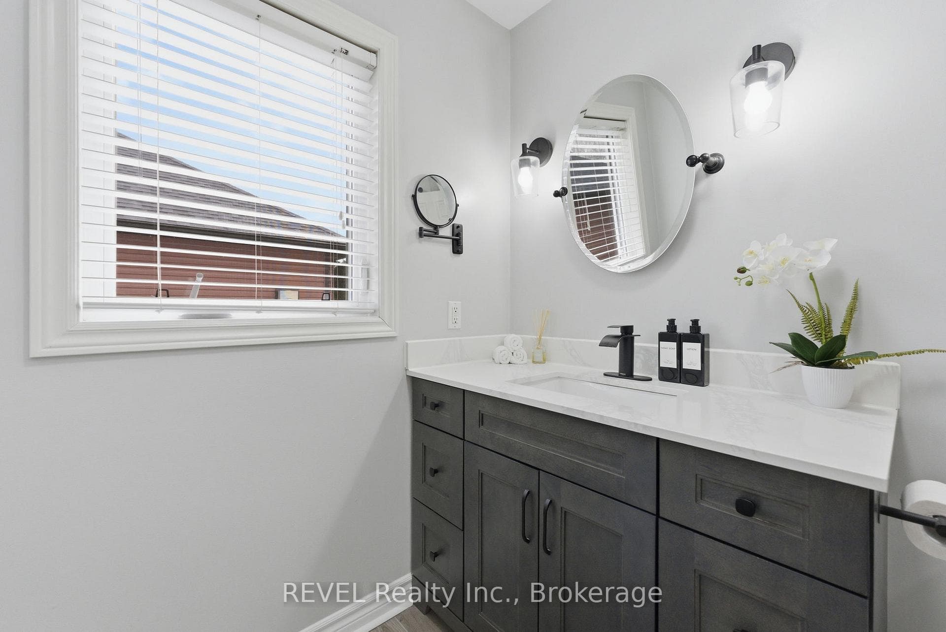 PRIMARY BATHROOM ENSUITE
