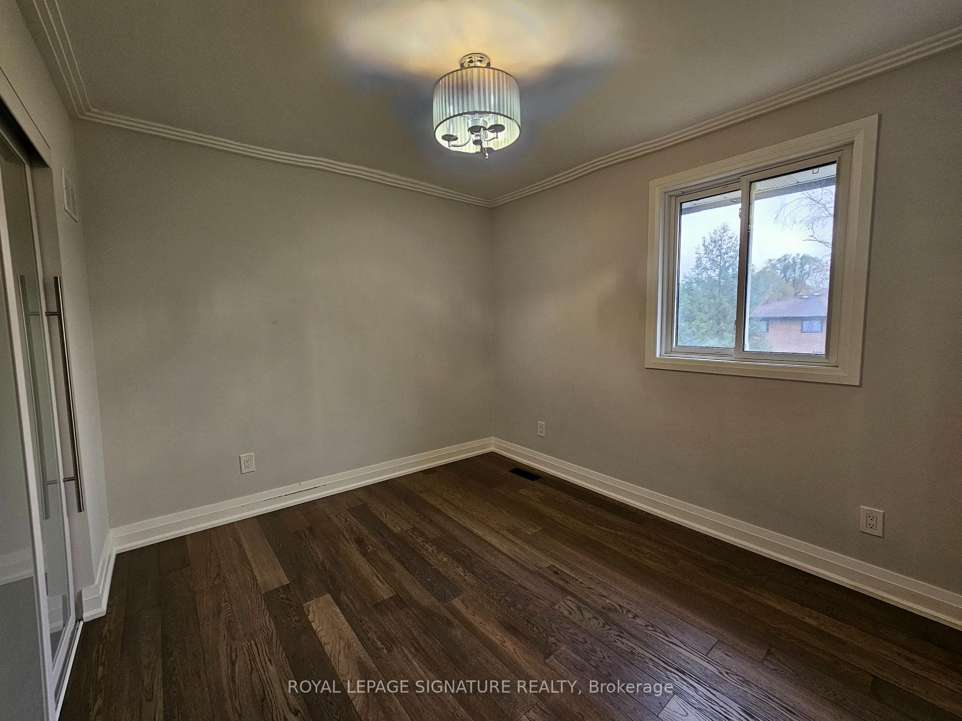 384 Lolita Gardens Unit Upper photo 12