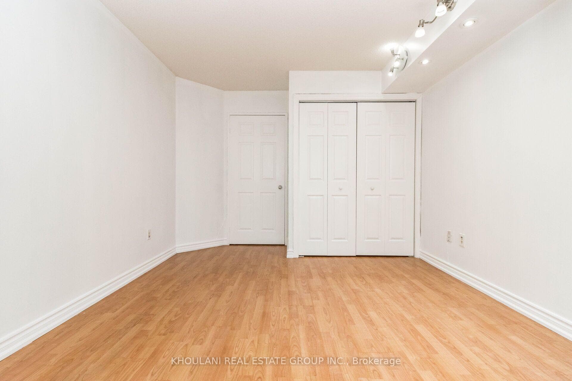 335 Webb Drive Unit 2006 photo 34