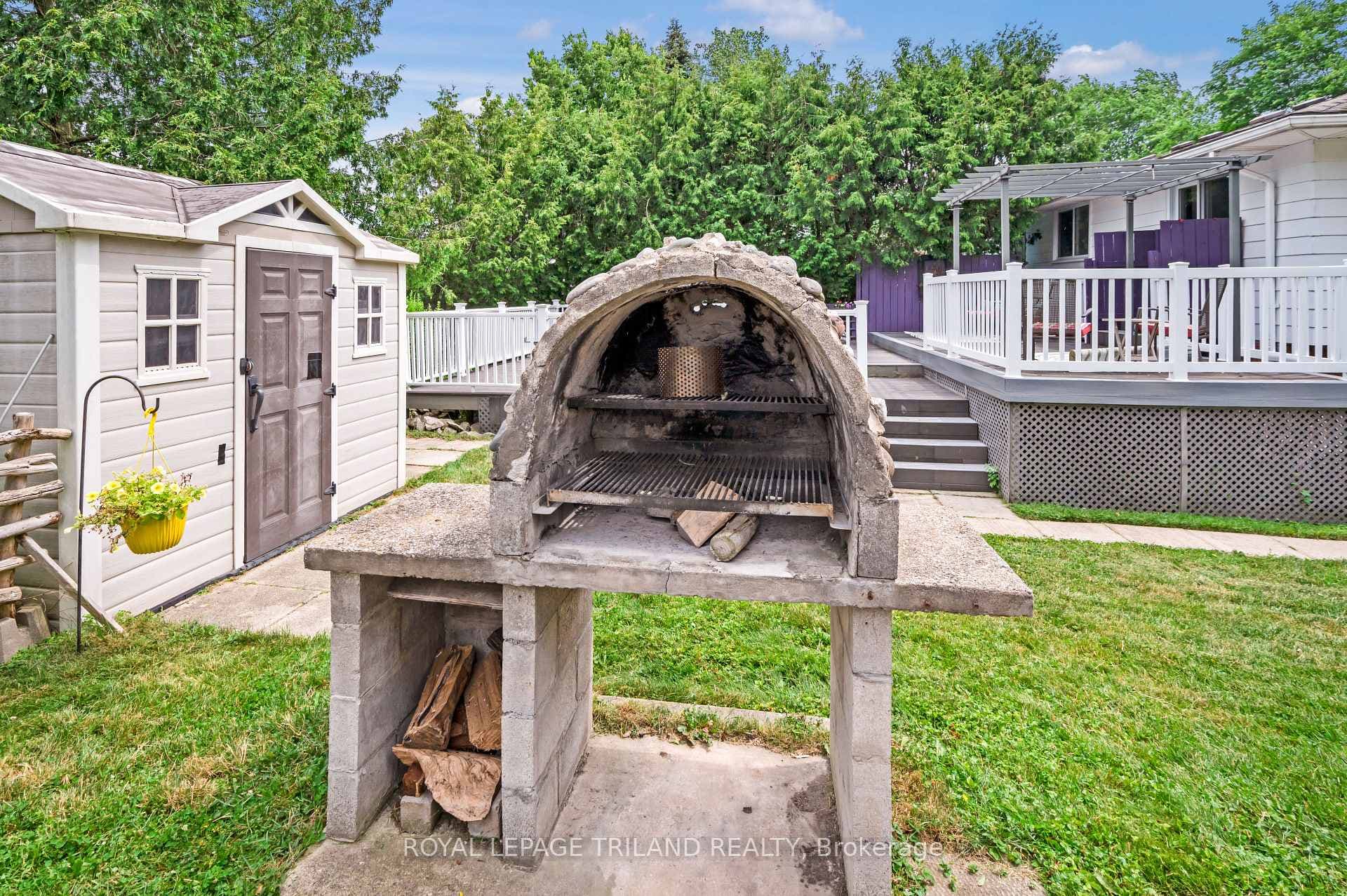 73 GENEVIVE Place photo 32