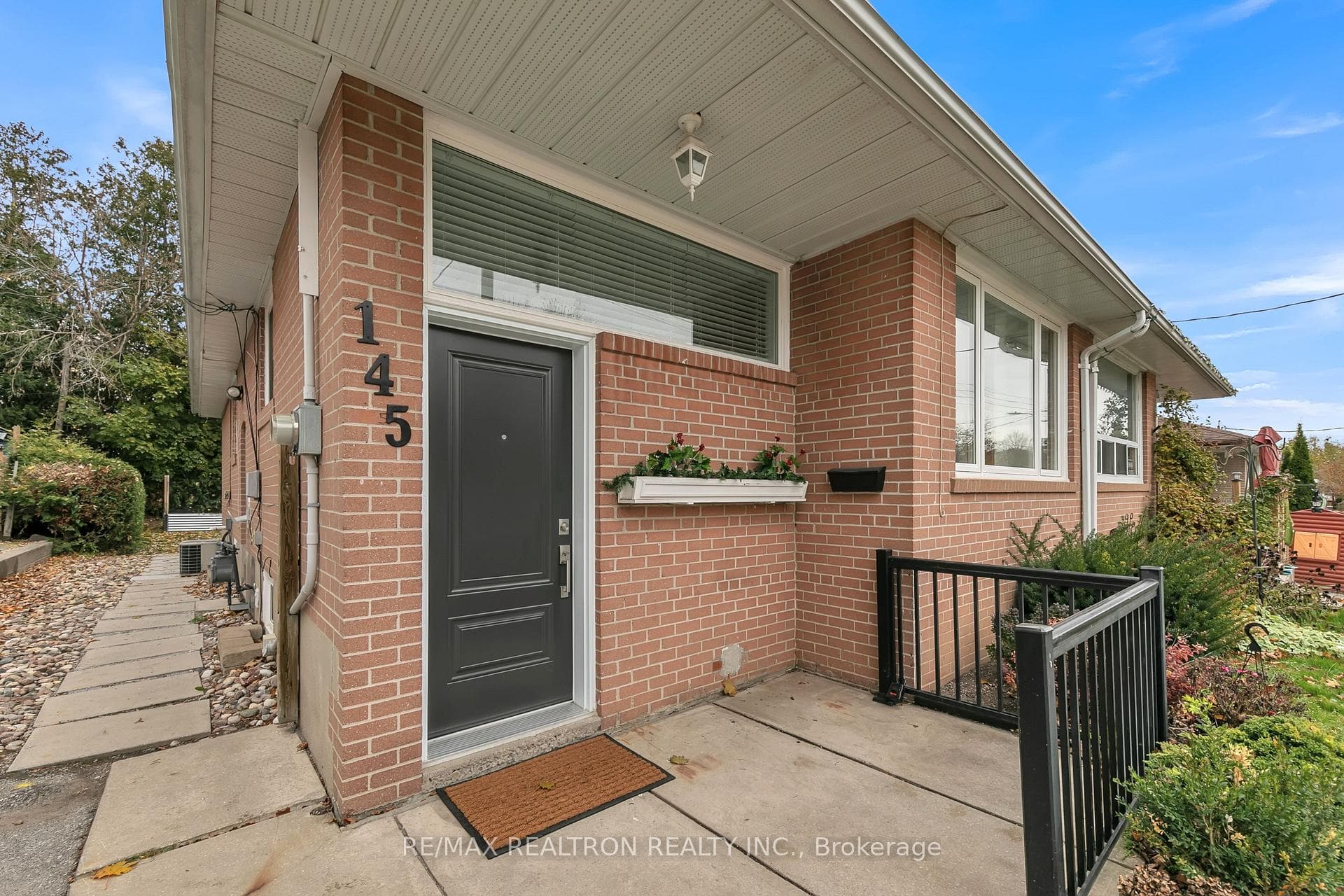145 Willow Lane photo 2