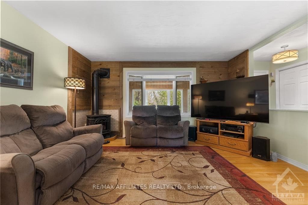 112 COLBORNE Street photo 8