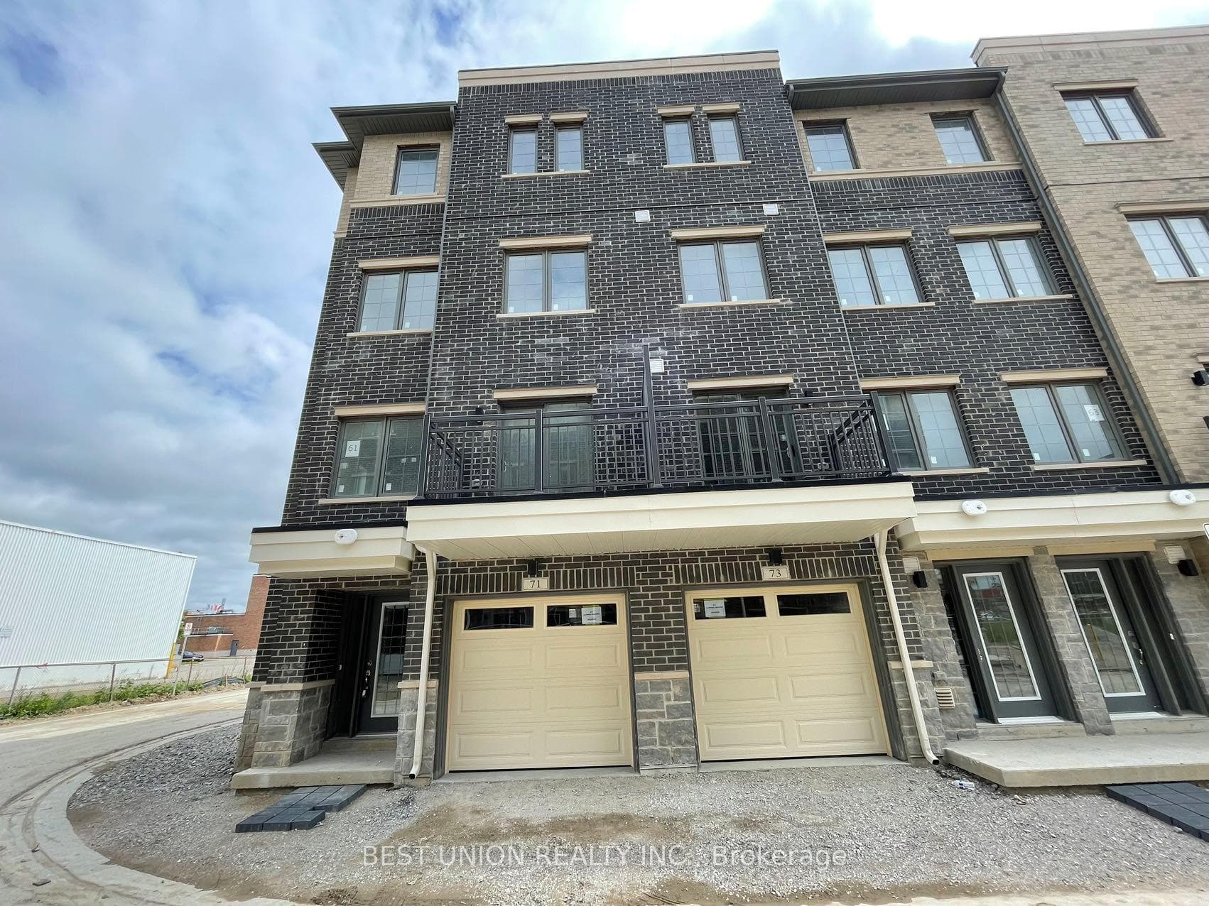 71 Clippers Crescent photo 1