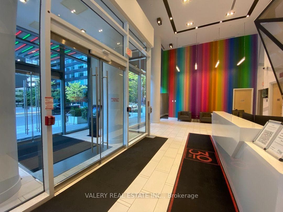 30 Roehampton Avenue Unit 2807 photo 4