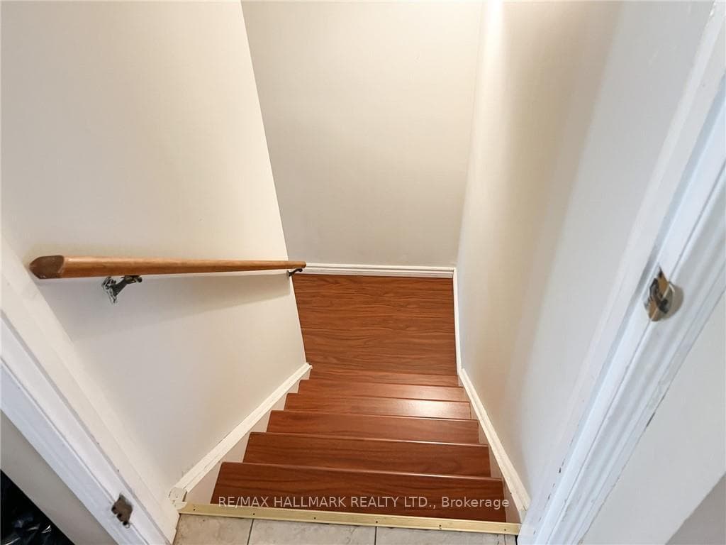 108 Broughton Avenue photo 2