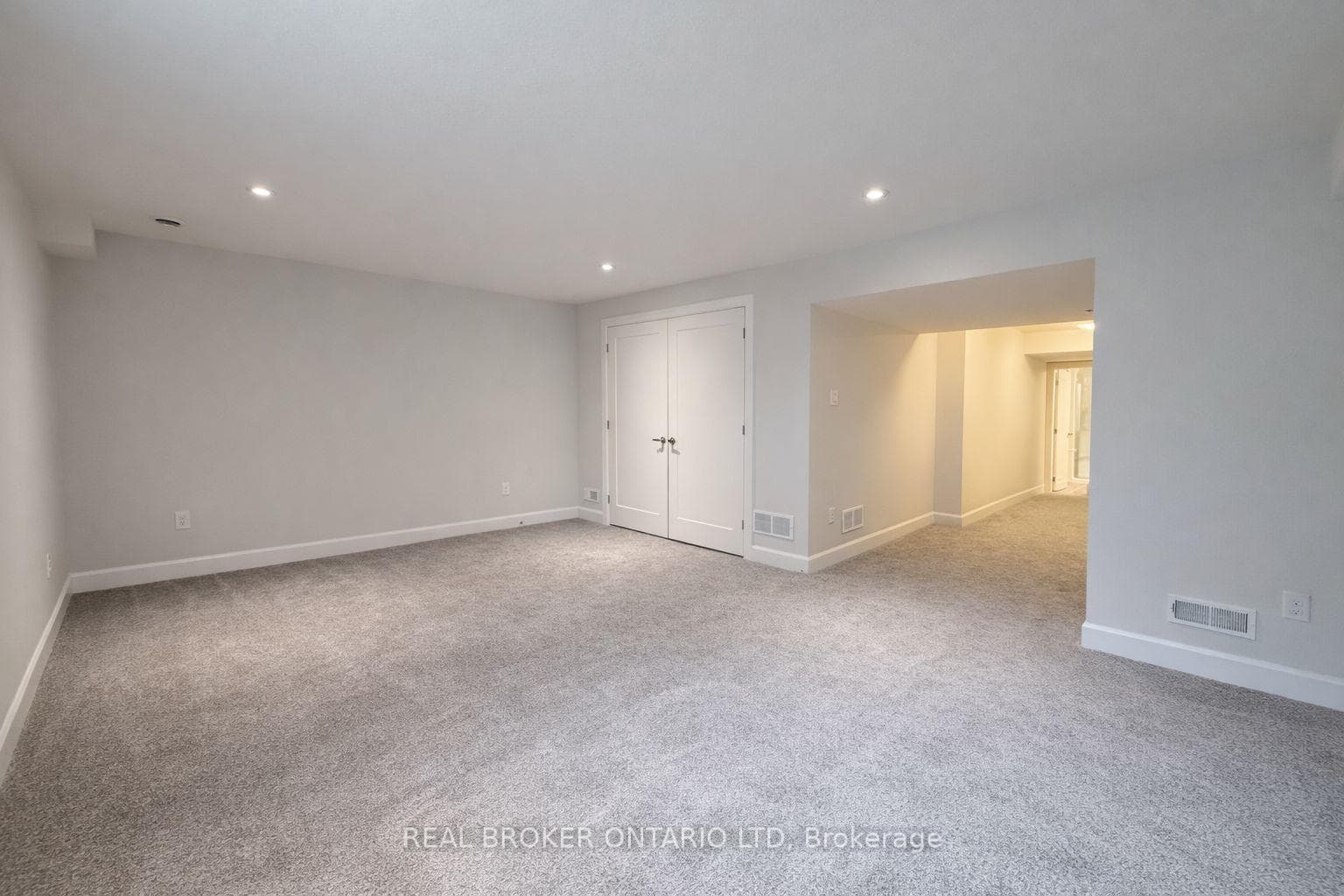 499 Sophia Crescent Unit 32 photo 15