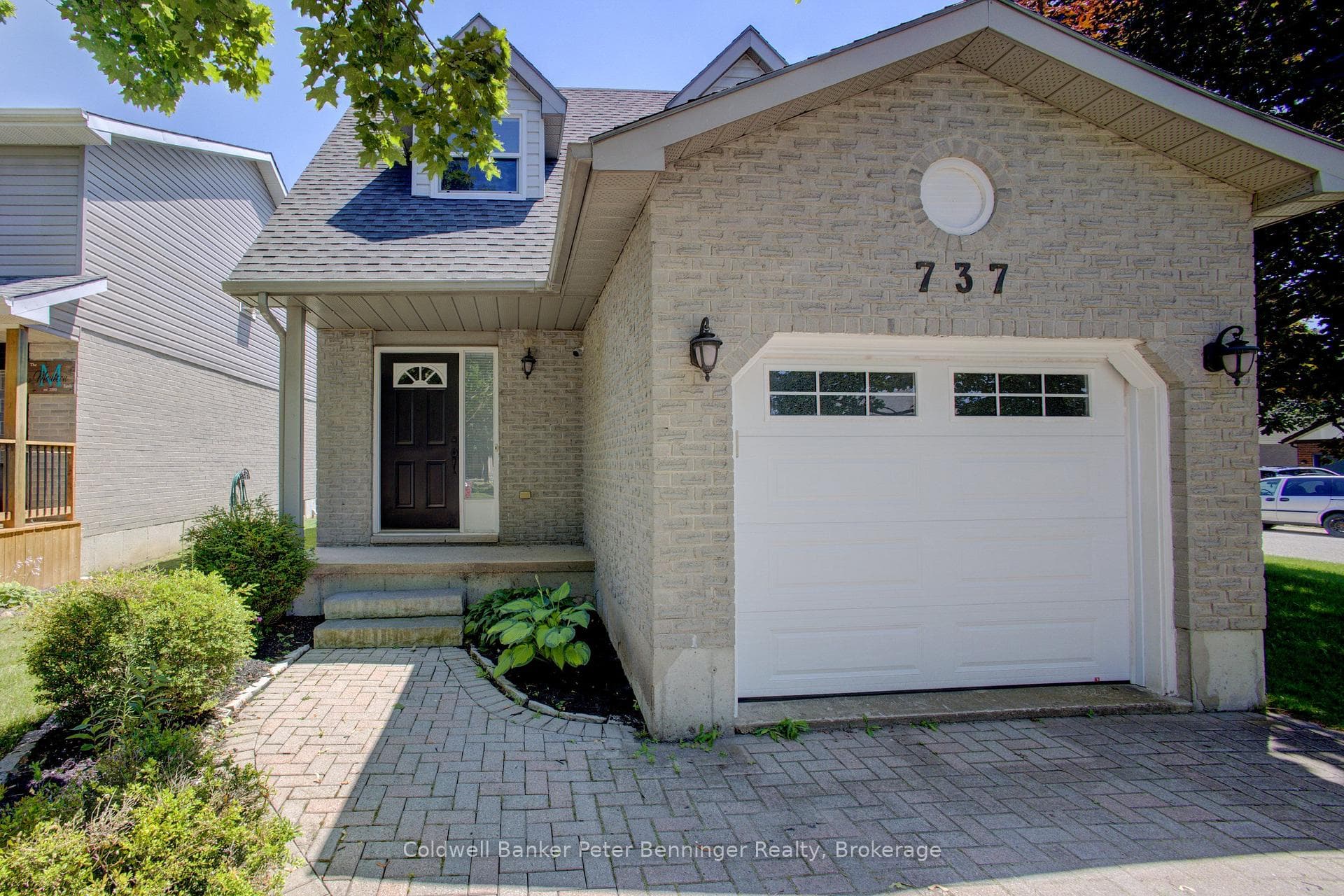 737 Mackendrick Drive photo 3