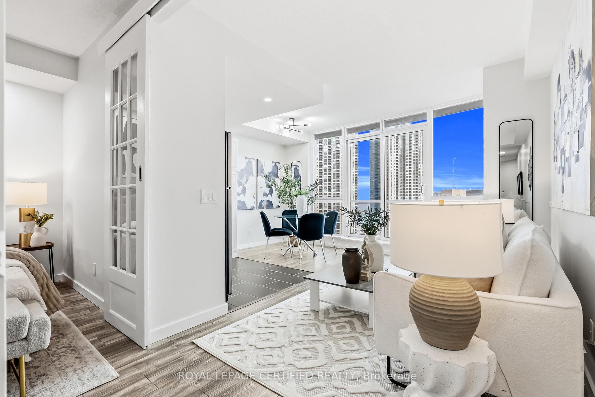 218 Queens Quay Unit 1405 photo 7