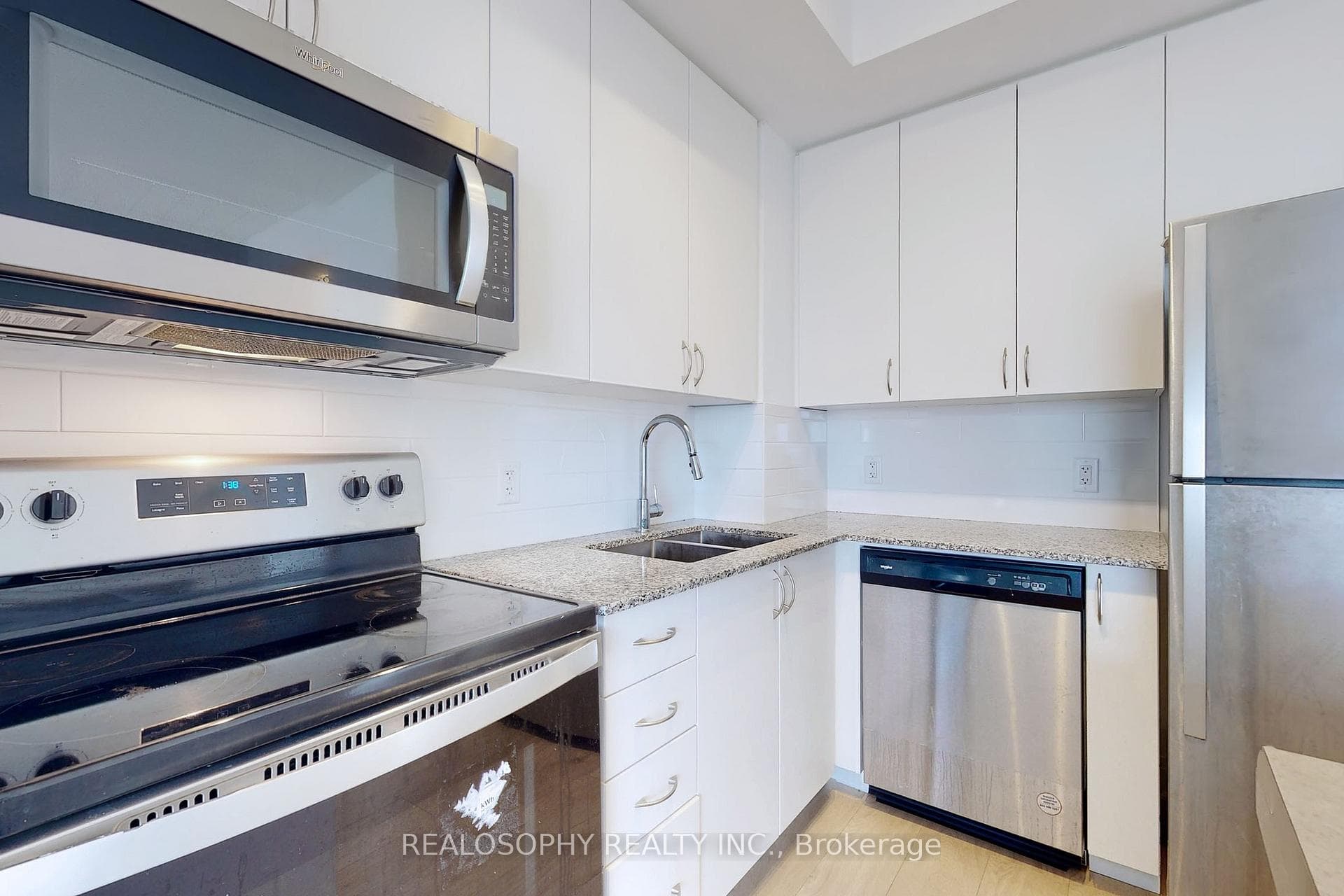 3220 Sheppard Avenue Unit 909 photo 4