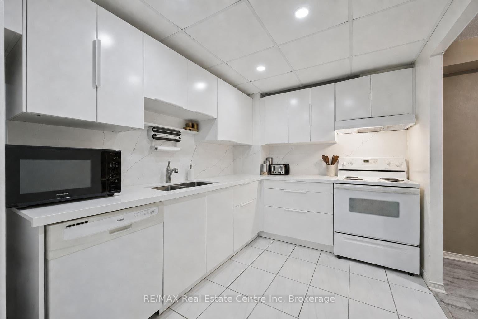 155 HILLCREST Avenue Unit 302 photo 4