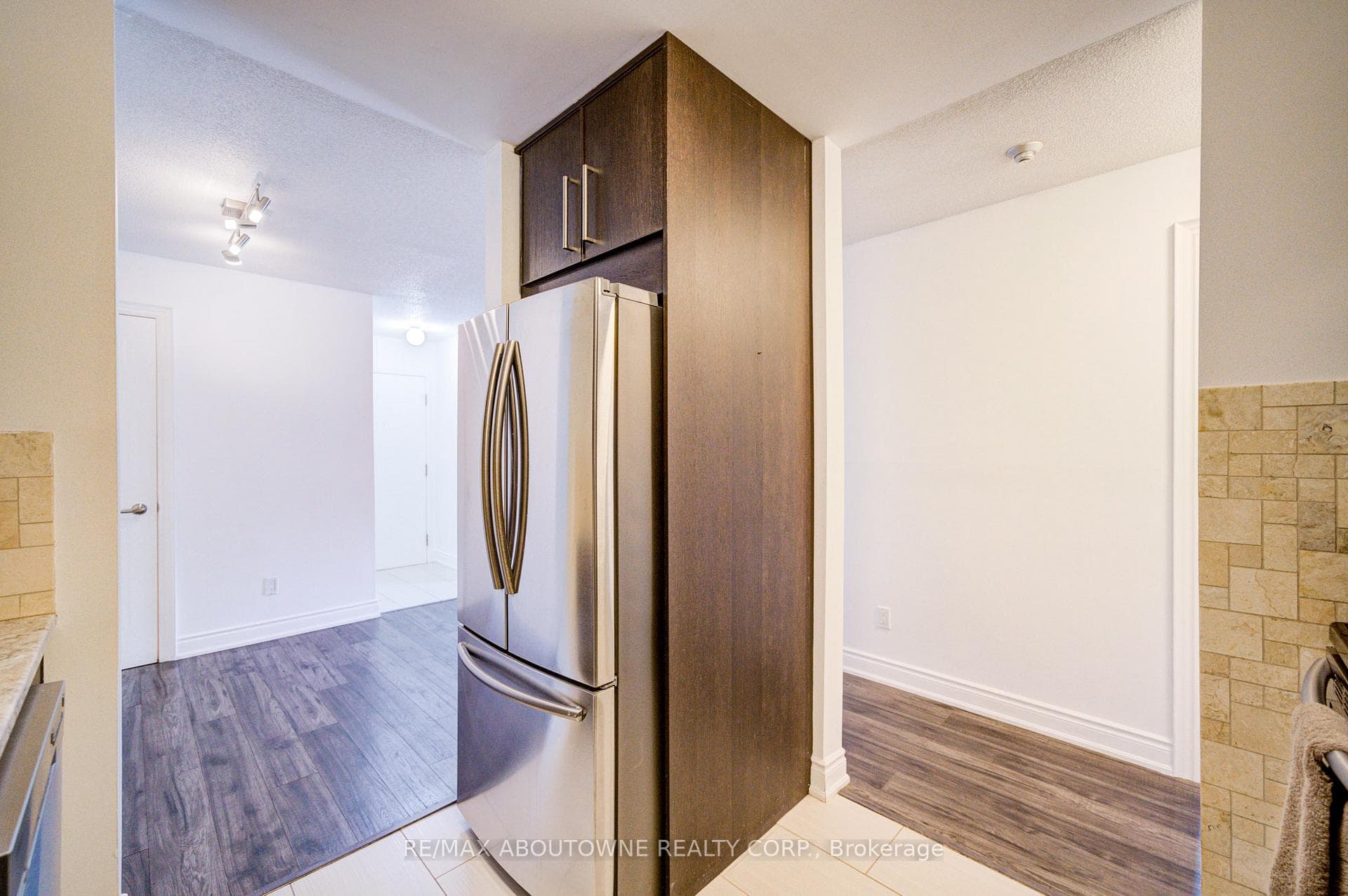 1514 Pilgrims Way Unit 521 photo 18
