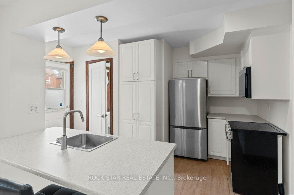 15 MELROSE Avenue Unit Main photo 7