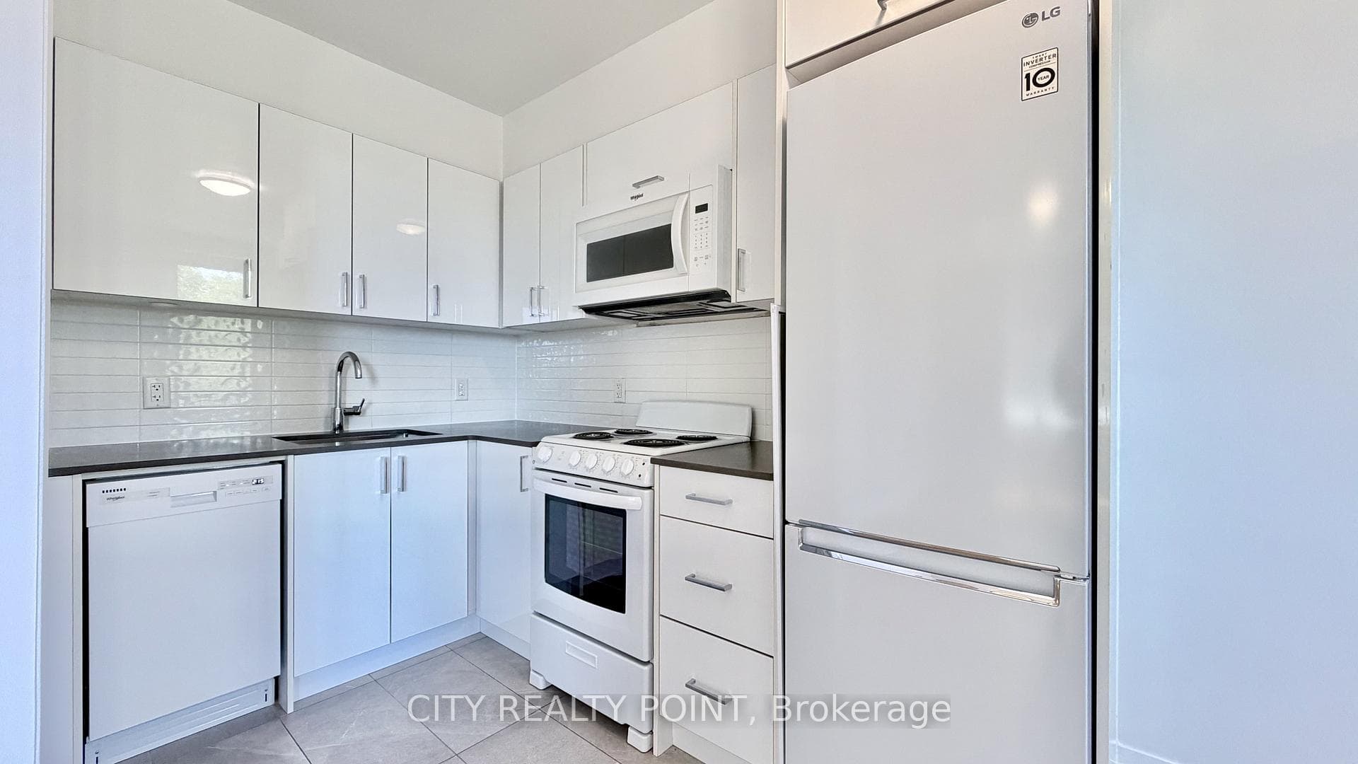 398 Avenue Road Unit 521 photo 3