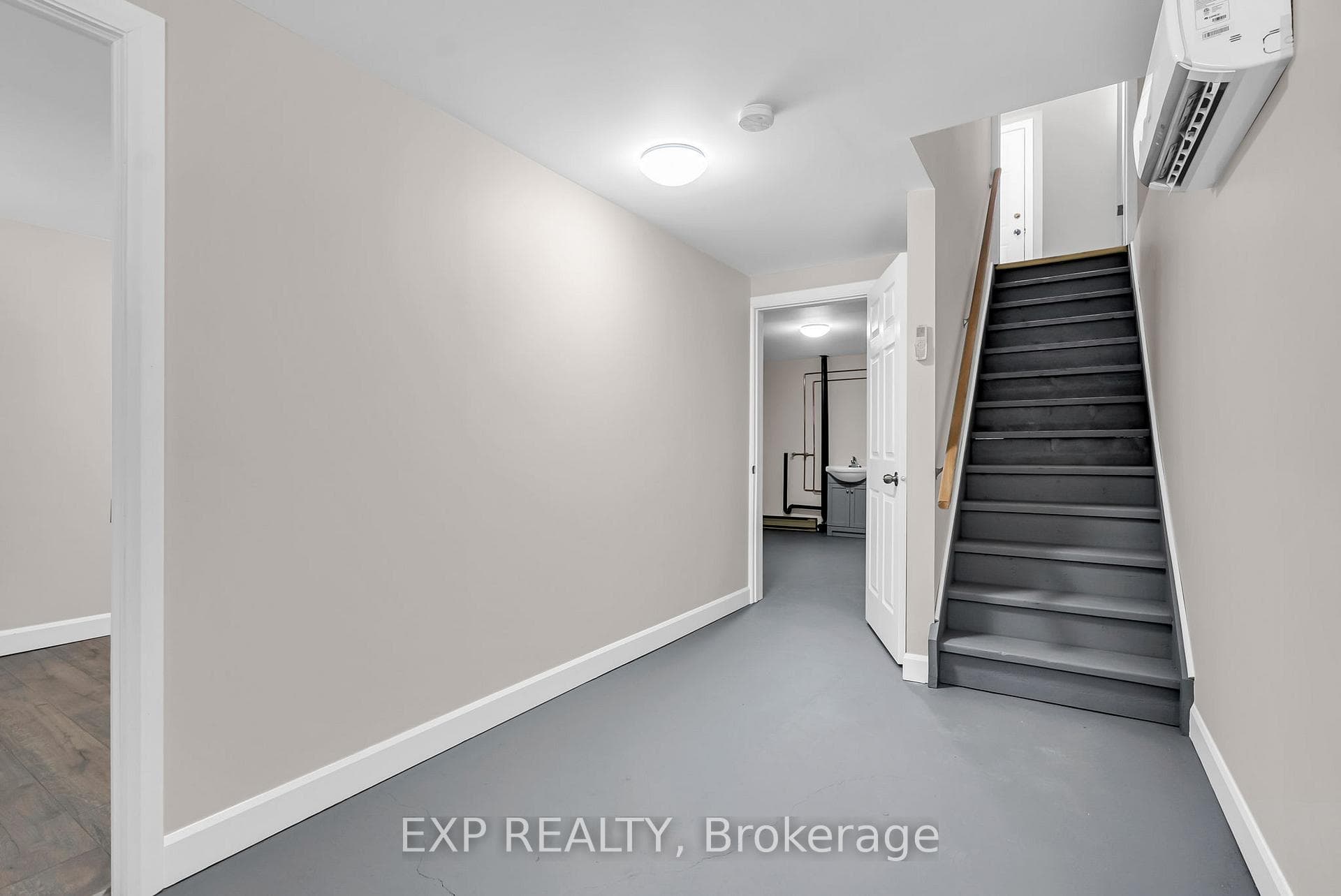 214 Meadowvale Crescent photo 13
