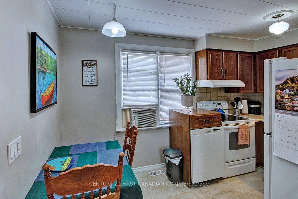 396 Avondale Road photo 7