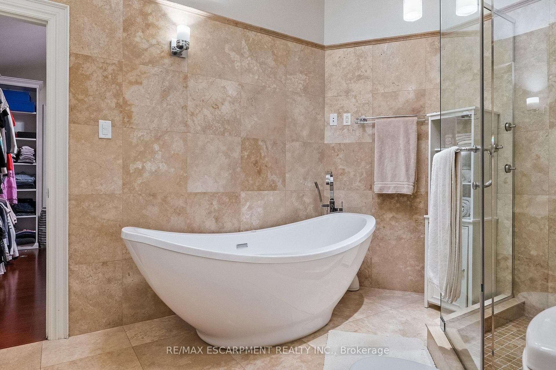 615 VANESSA Crescent photo 20