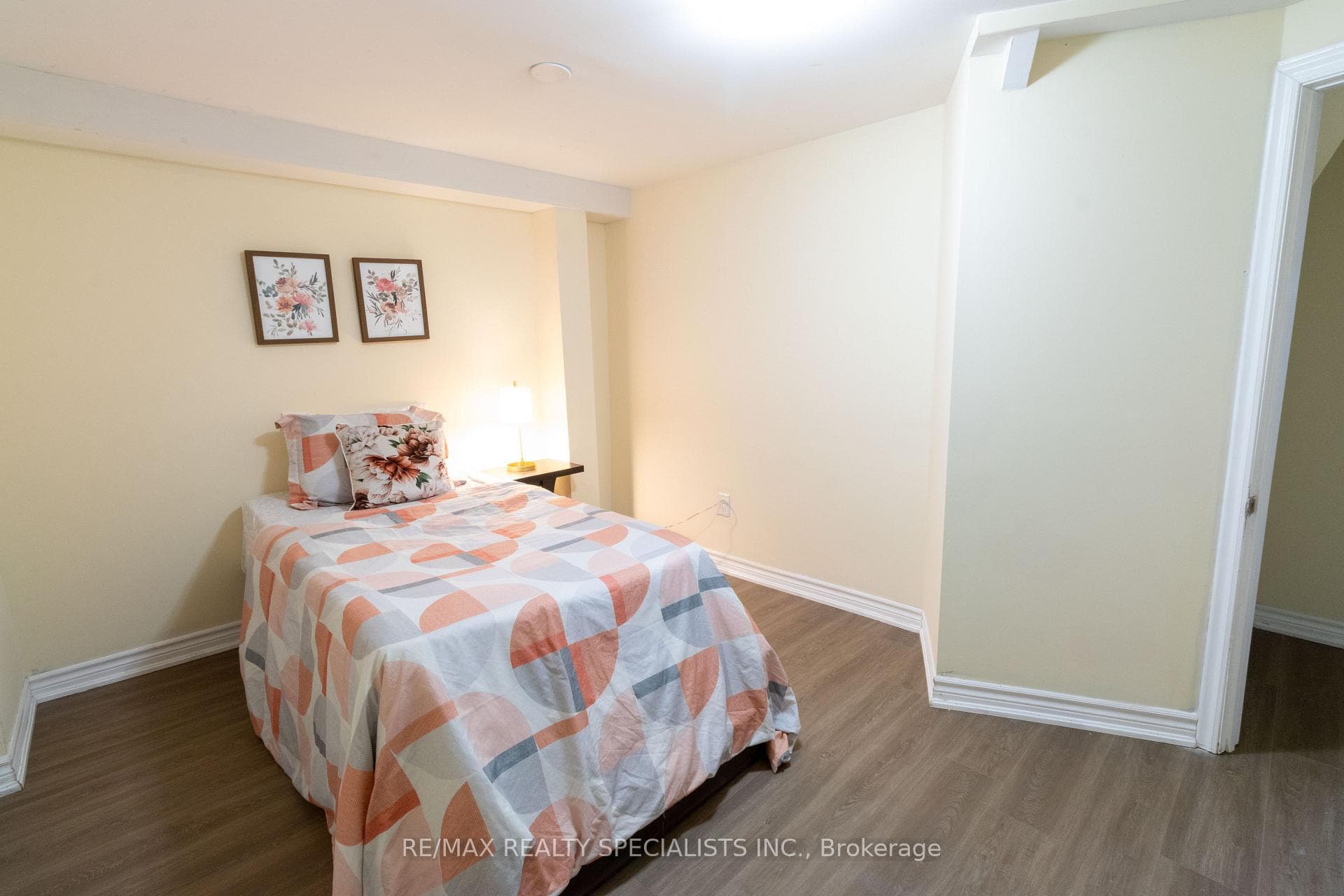 21 Bristol Avenue photo 45