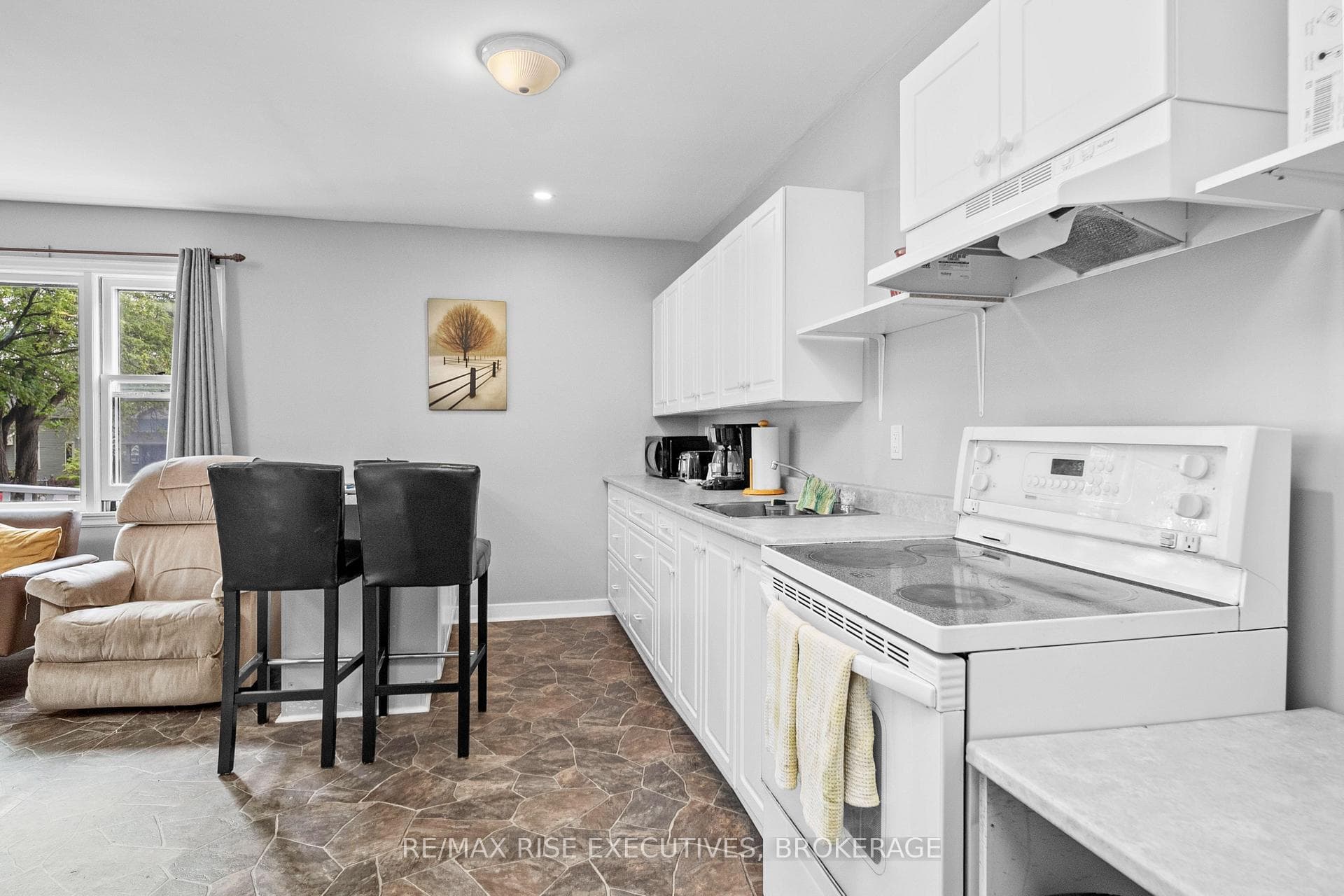 89 DUNDAS Street photo 14