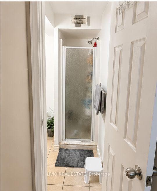 8 Janray Drive Unit Bsmt photo 6