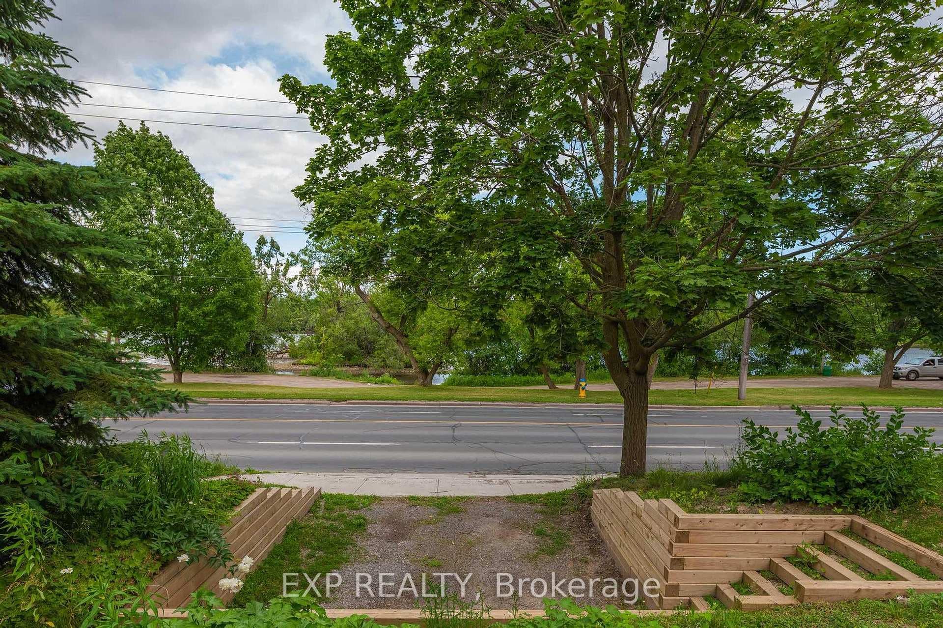 1033 Water Street photo 3