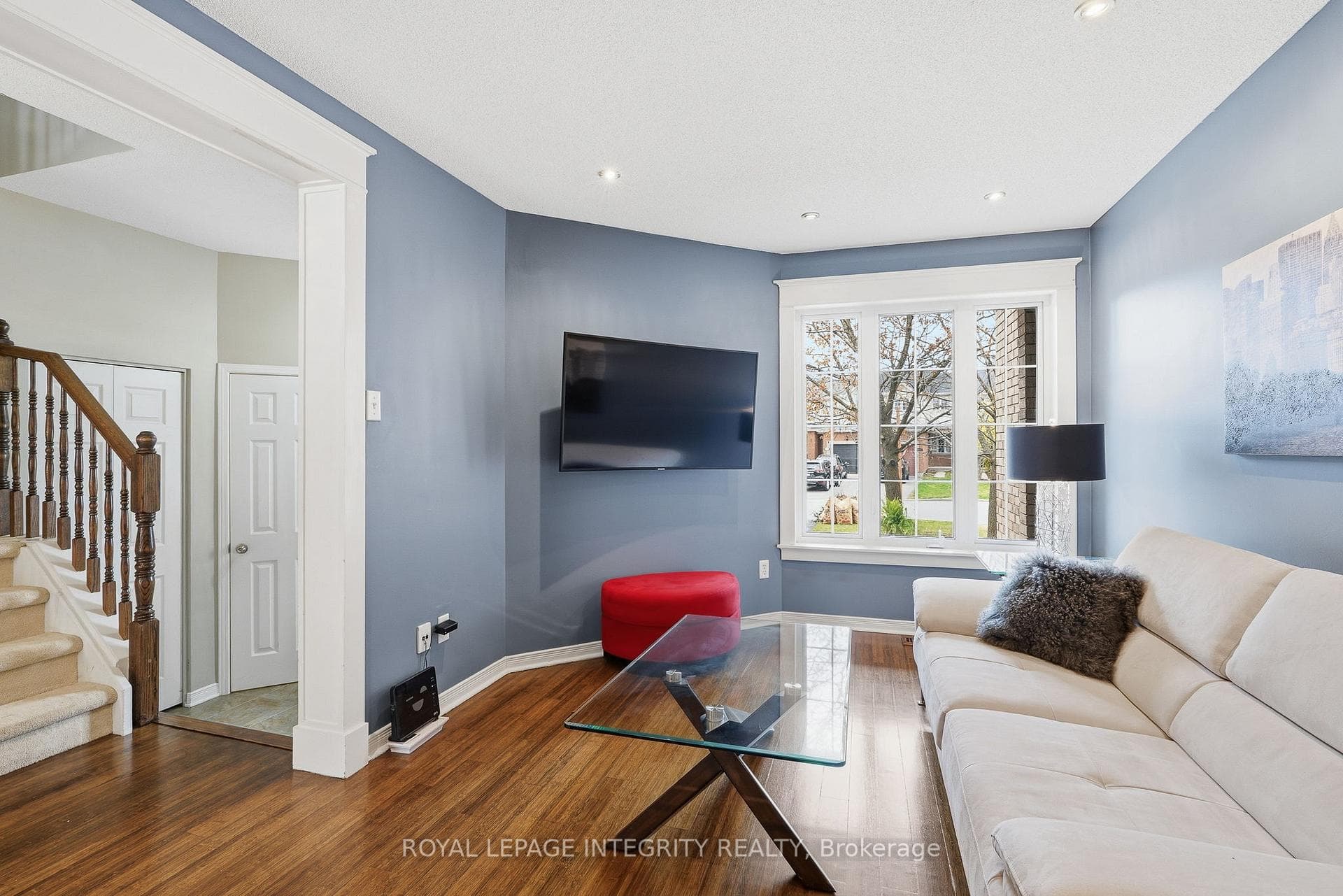 1073 Brasseur Crescent photo 8