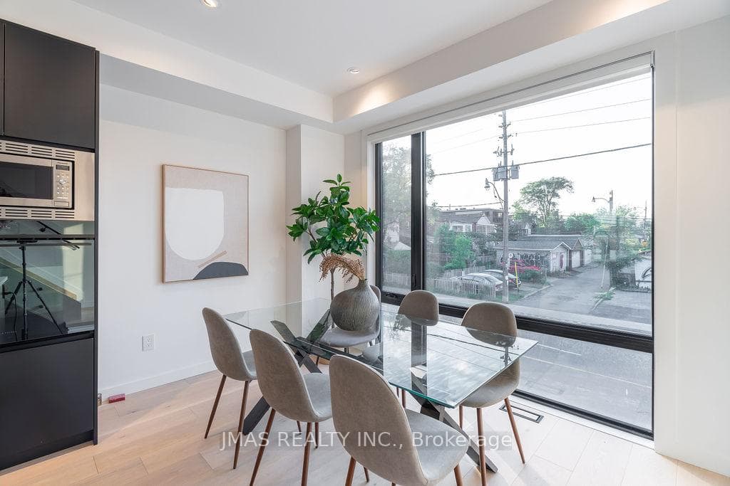 393 Harbord Street photo 9
