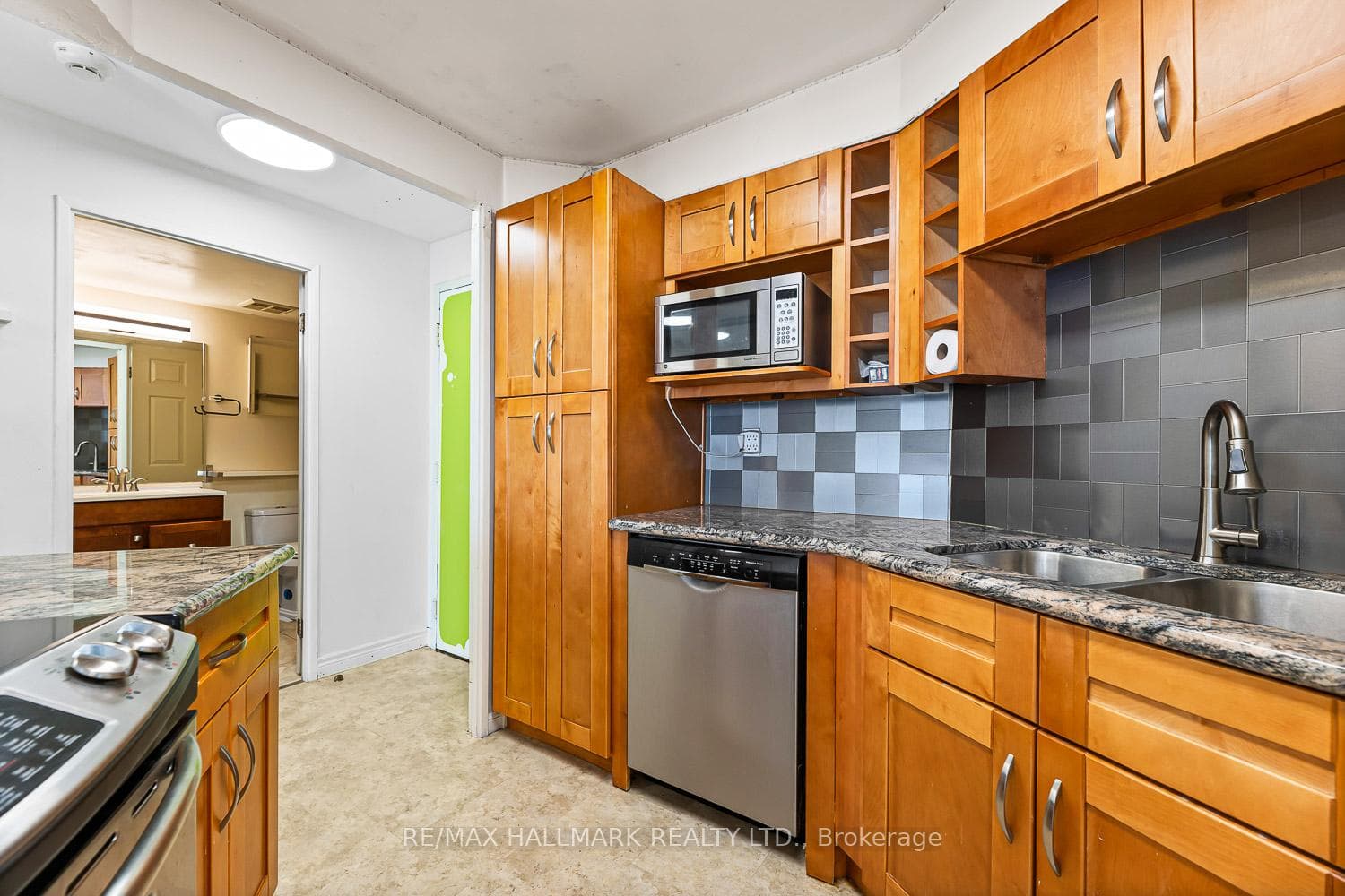 7 Carlton Street Unit 1813 photo 6