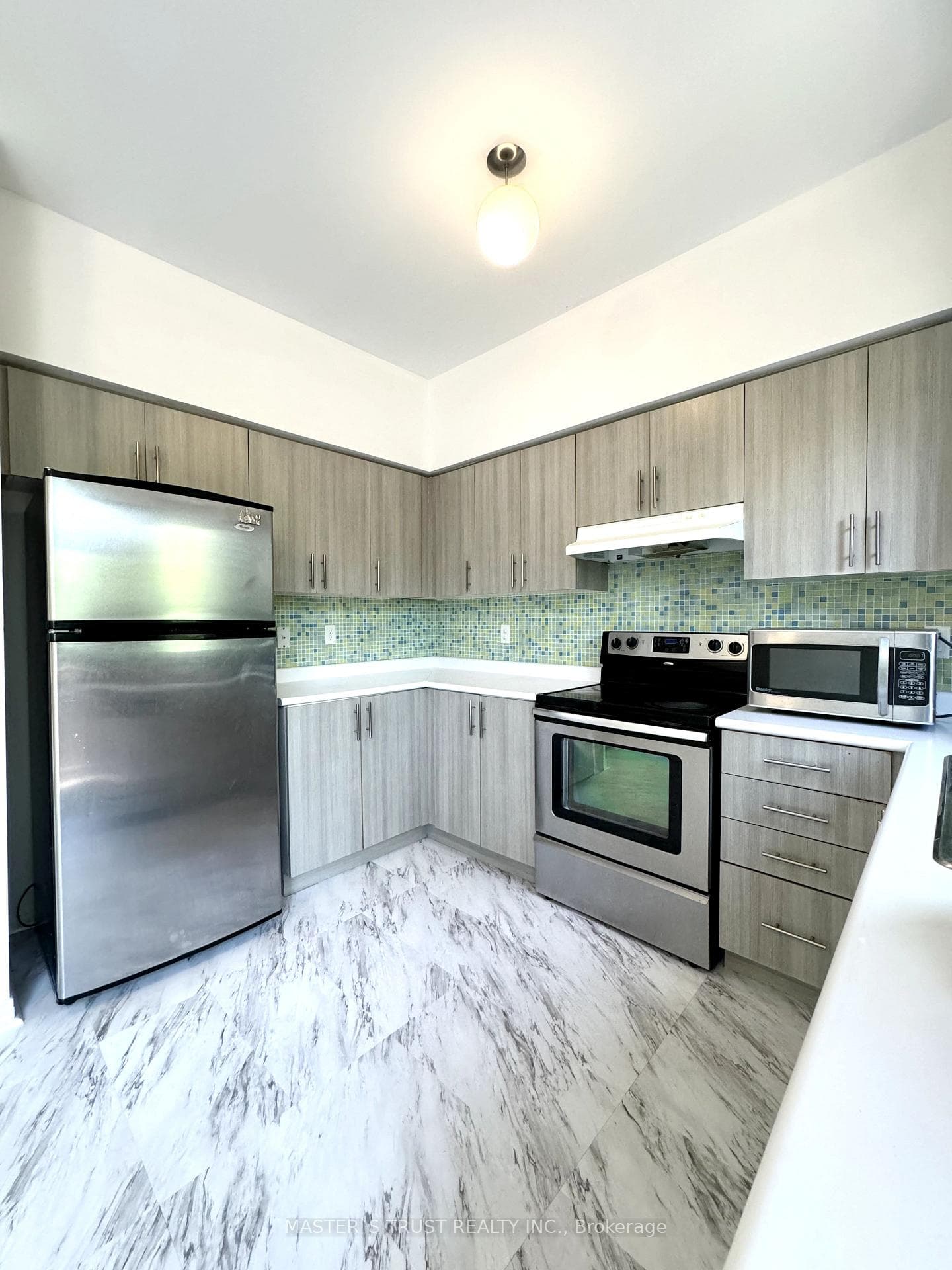 530 Kingston Road Unit 17 photo 5