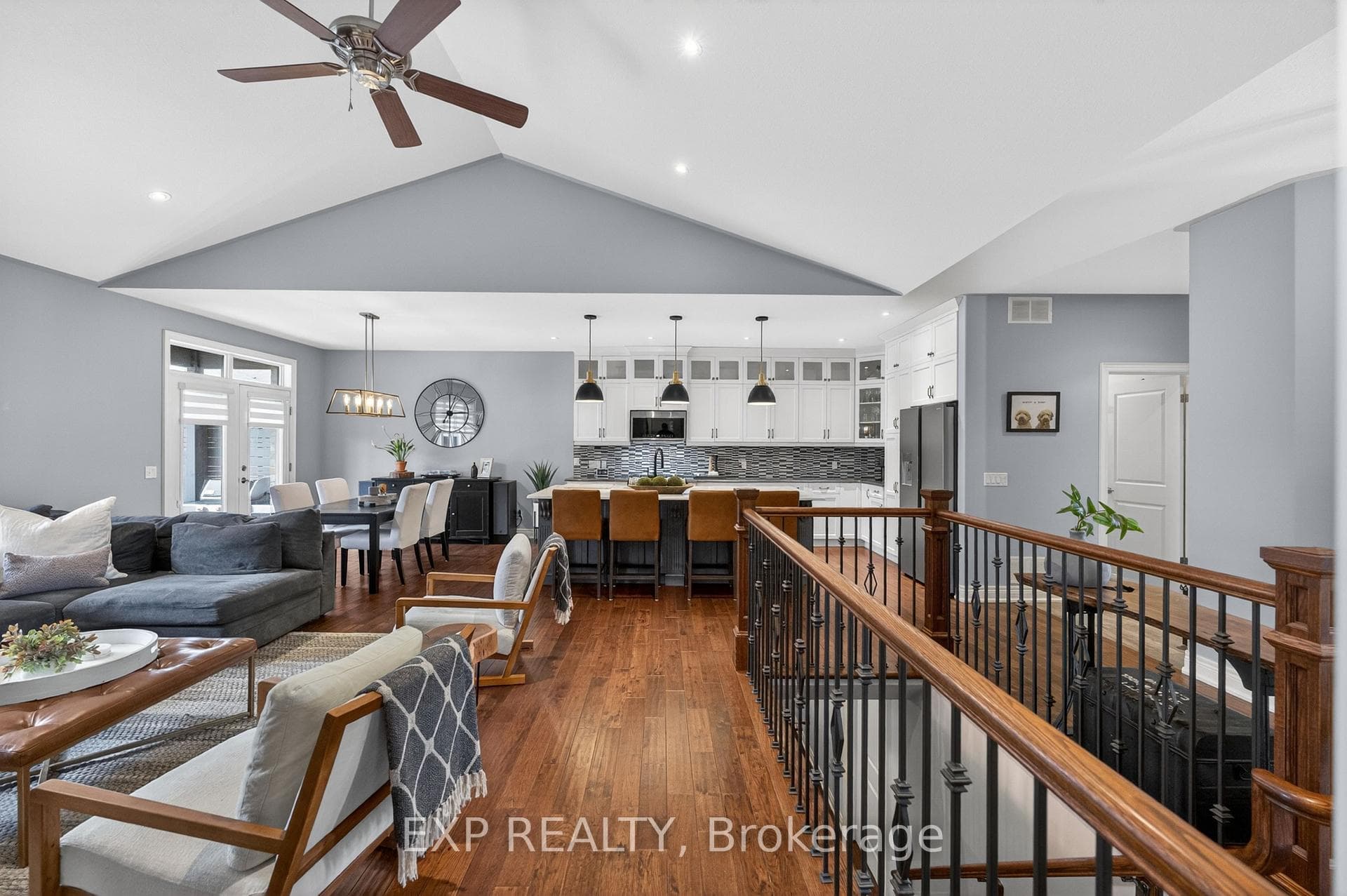 8736 Angie Drive photo 11