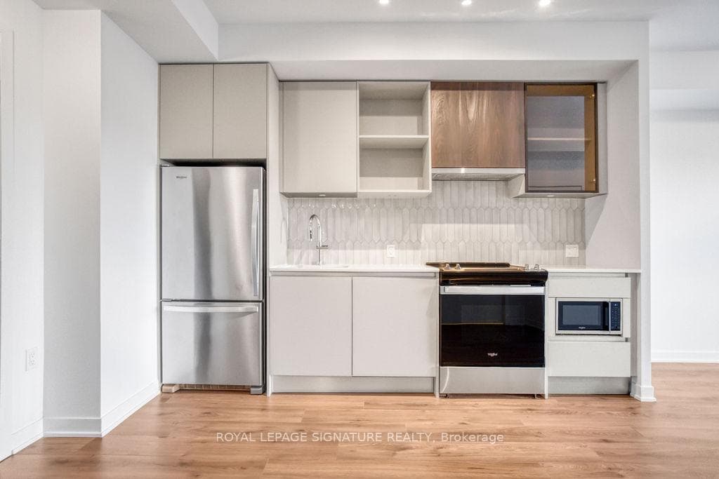 395 Dundas Street Unit 402 photo 12