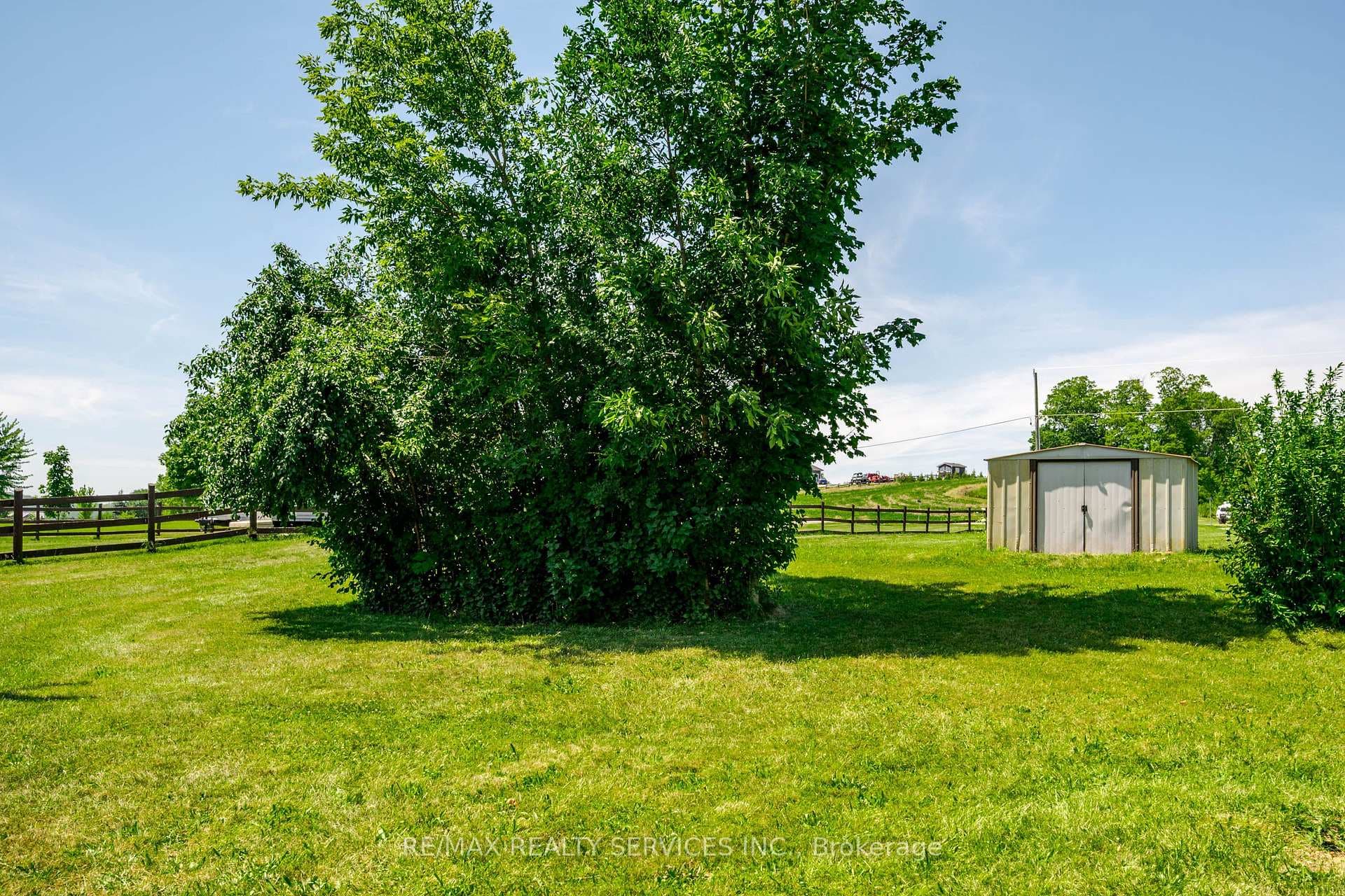 505 CATCHMORE Road photo 40