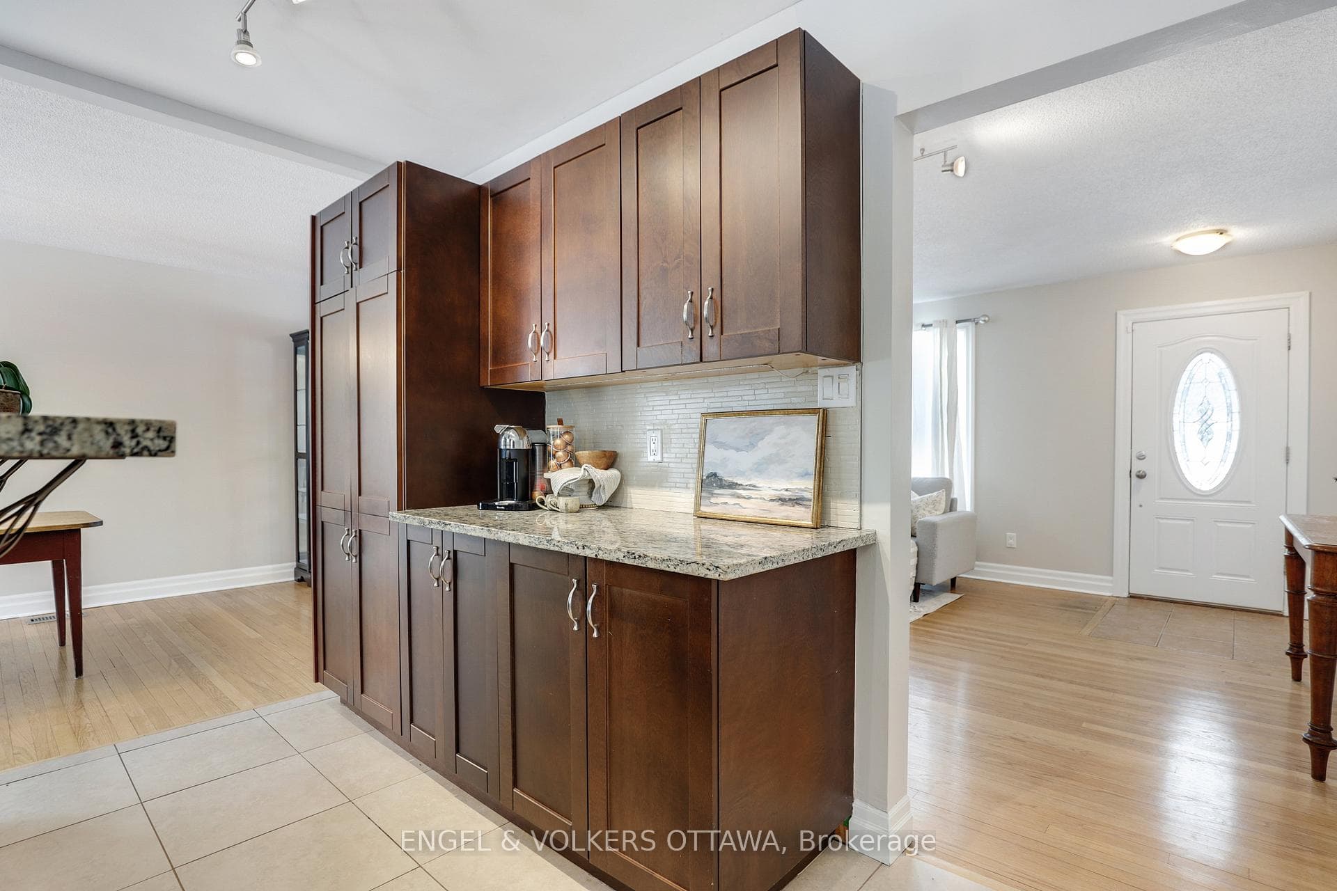 2665 Colman Street photo 12