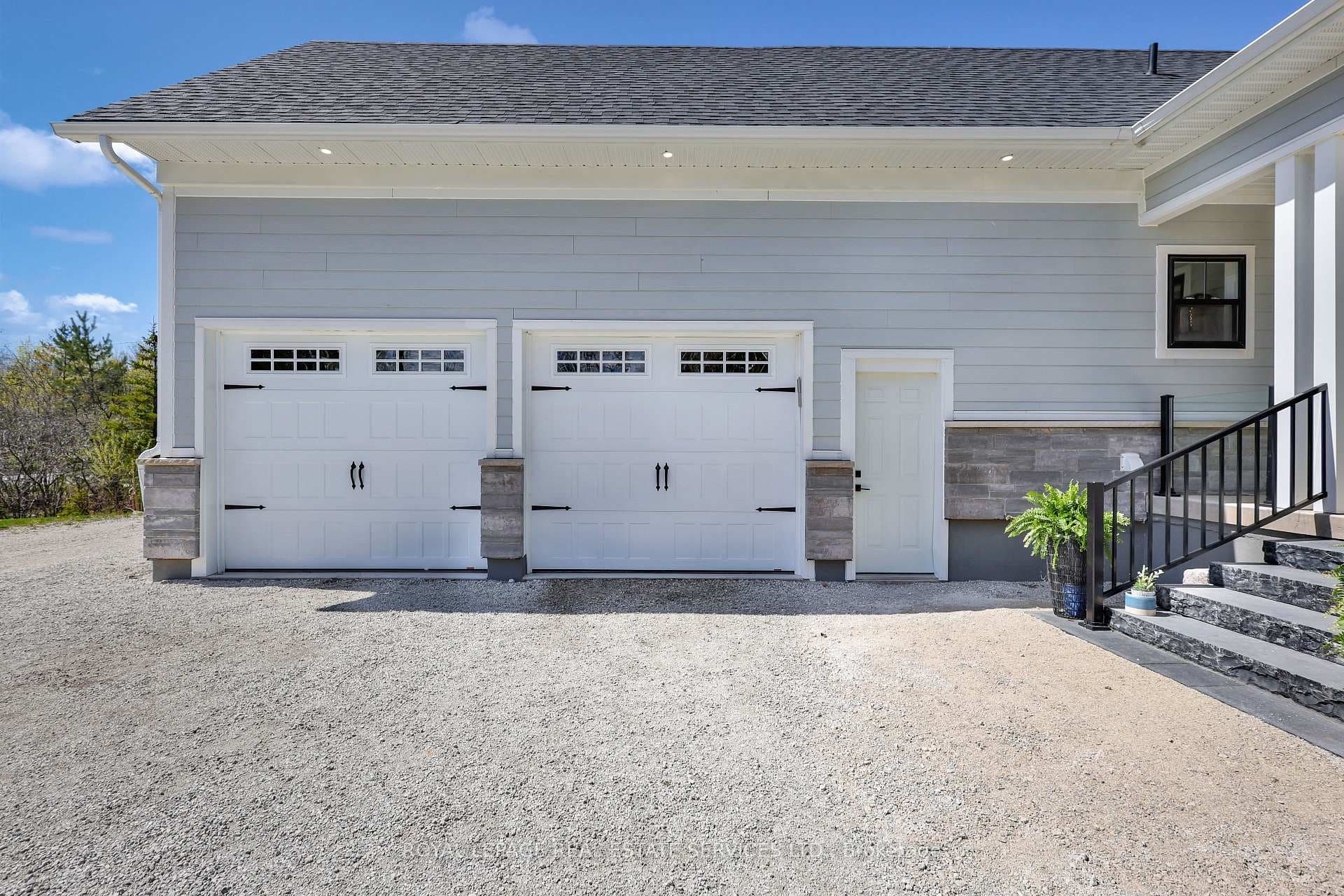 131 Glenlake Boulevard photo 4