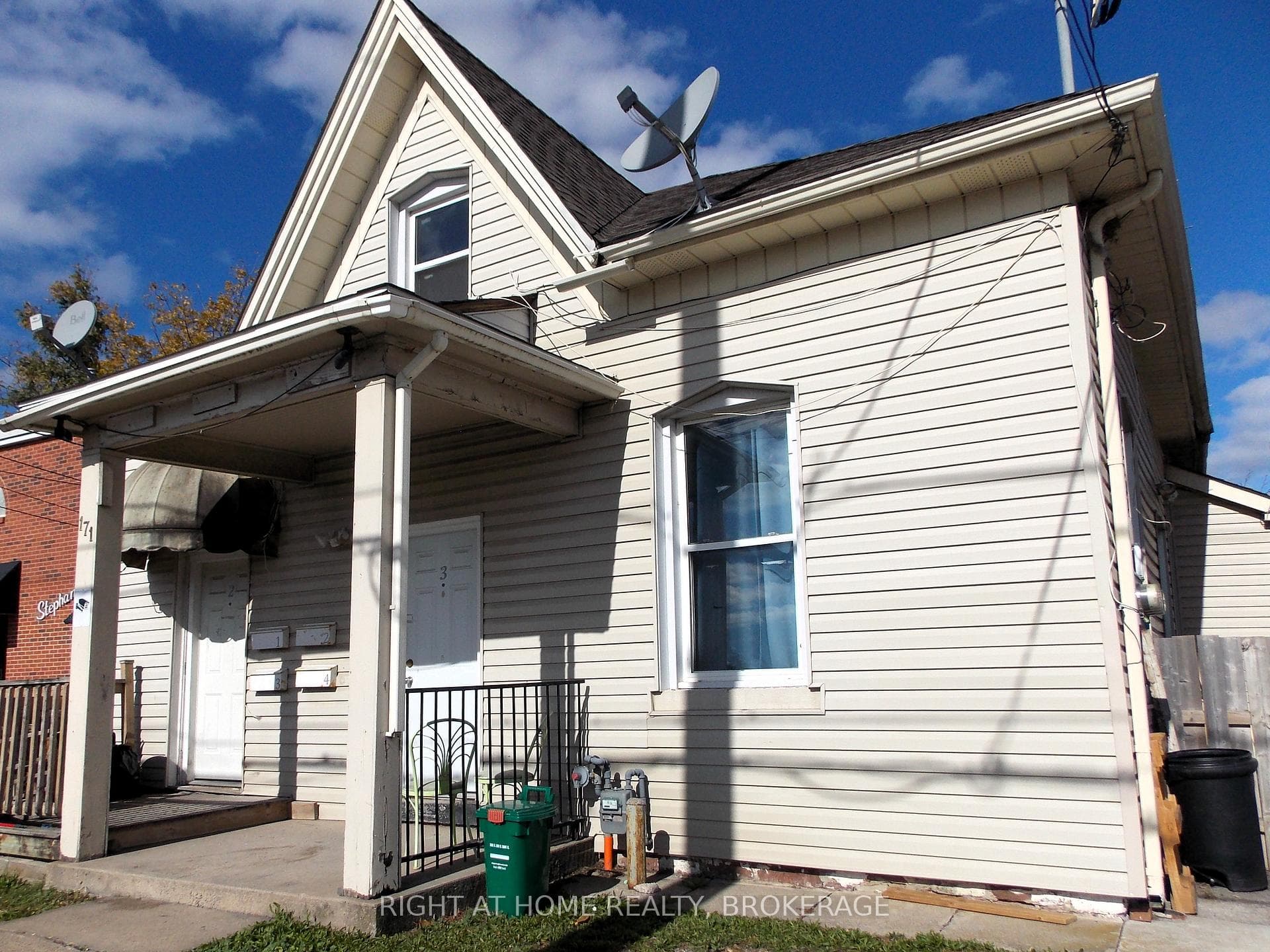 171 Queenston Street photo 1